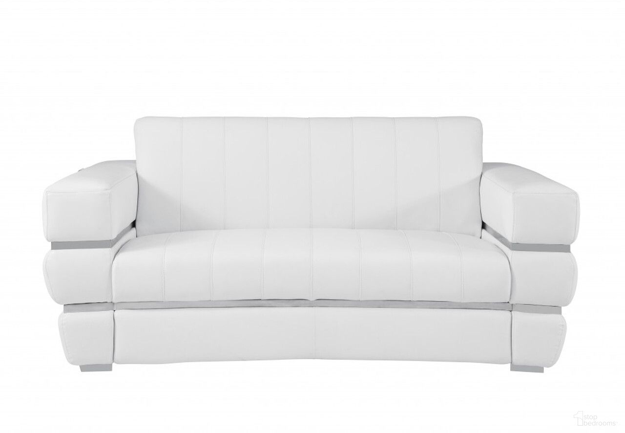 The appearance of 75 Inch Italian Leather Loveseat In White and Silver designed by Homeroots in the modern / contemporary interior design. This white and silver piece of furniture  was selected by 1StopBedrooms from  to add a touch of cosiness and style into your home. Sku: 477567. Material: Genuine Leather.