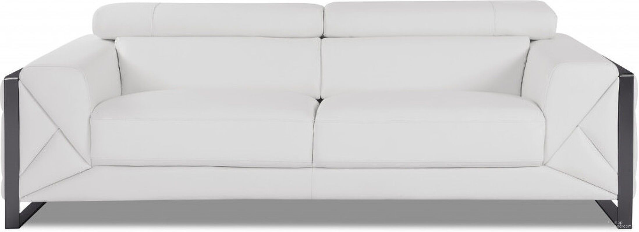 The appearance of 89 Inch Italian Leather Sofa with Chrome Legs In White designed by Homeroots in the modern / contemporary interior design. This white piece of furniture was selected by 1StopBedrooms from to add a touch of cosiness and style into your home. Sku: 476519. Material: Genuine Leather.