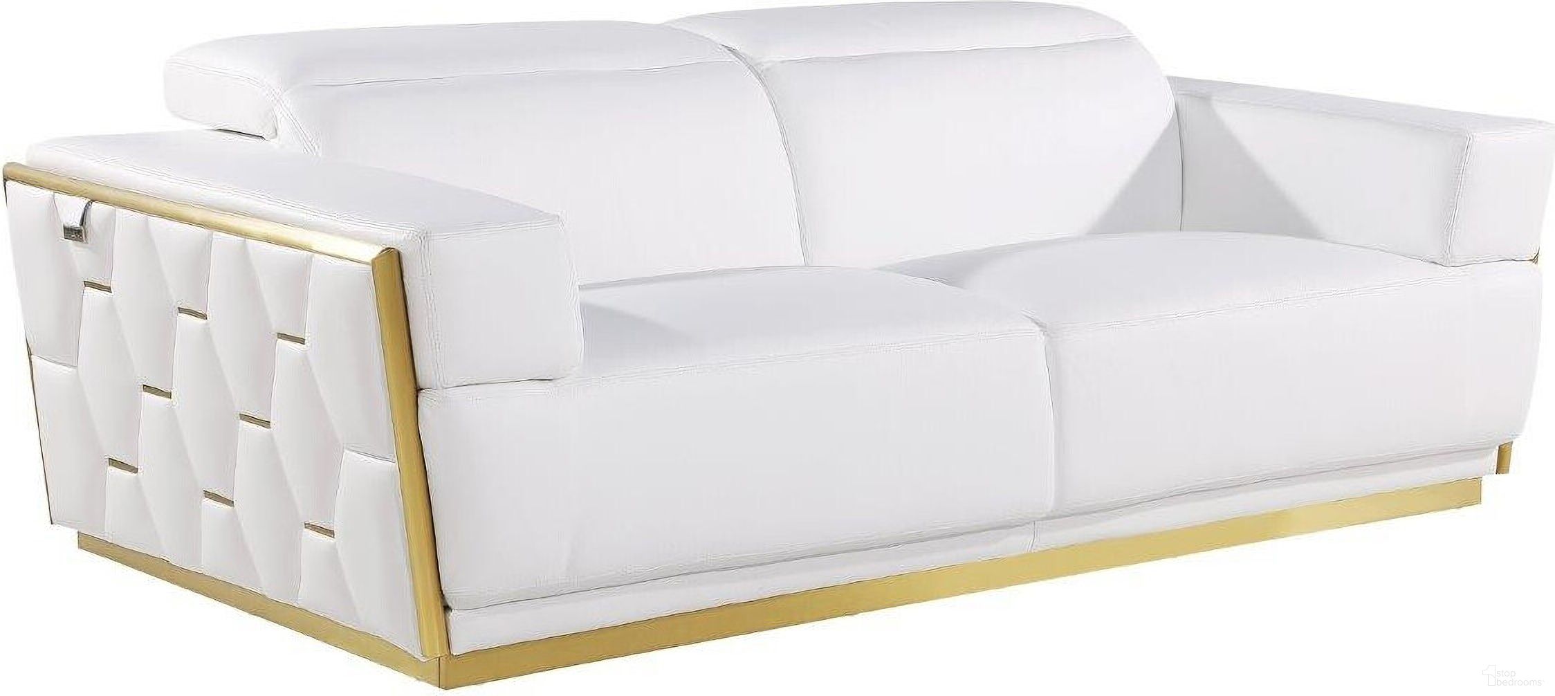 The appearance of 89 Inch Leather Sofa In White and Silver designed by Homeroots in the modern / contemporary interior design. This white and silver piece of furniture  was selected by 1StopBedrooms from  to add a touch of cosiness and style into your home. Sku: 551594. Material: Genuine Leather.