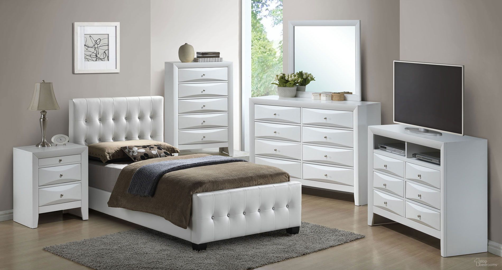 The appearance of G2587 Youth Upholstered Bedroom Set designed by Glory in the modern / contemporary interior design. This white piece of furniture was selected by 1StopBedrooms from G2587 Collection to add a touch of cosiness and style into your home. Sku: G2587-TB-UP-Twin Bed Headboard;G2587-TB-UP-Twin Bed Footboard;G2587-TB-UP-Twin Bed Rails;G1570-N-Nightstand. Bed Type: Panel Bed. Material: Upholstered. Bed Size: Twin.