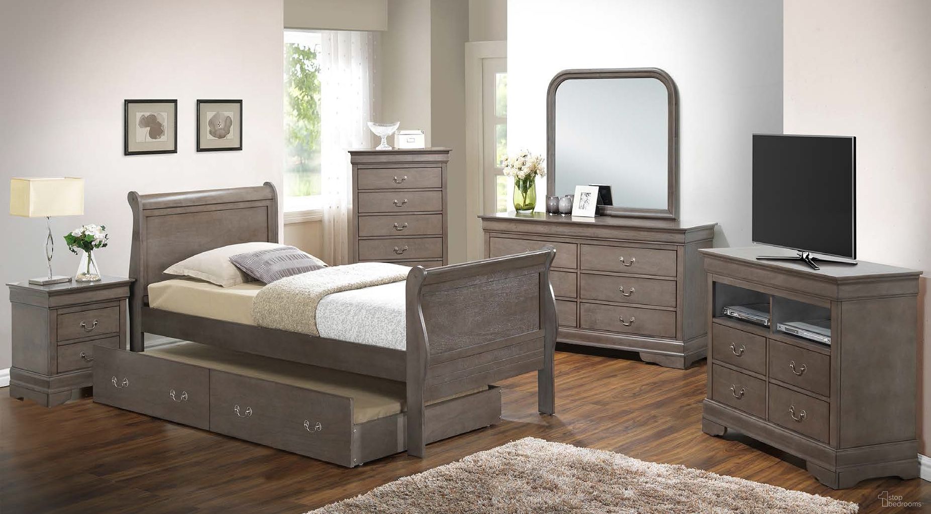 The appearance of G3105 Youth Sleigh Bedroom Set w/ Trundle designed by Glory in the traditional interior design. This grey piece of furniture was selected by 1StopBedrooms from G3105 Collection to add a touch of cosiness and style into your home. Sku: G3105G-TTB-Twin Trundle Bed Headboard & Footboard;G3105G-TTB-Twin Trundle Bed Rails;G3105G-TTB-Trundle Bed Frame for Full/Twin;G3105G-TTB-Trundle Bed Boards For Full/Twin;G3105-N-Nightstand. Bed Type: Sleigh Bed. Material: Wood. Bed Size: Twin.