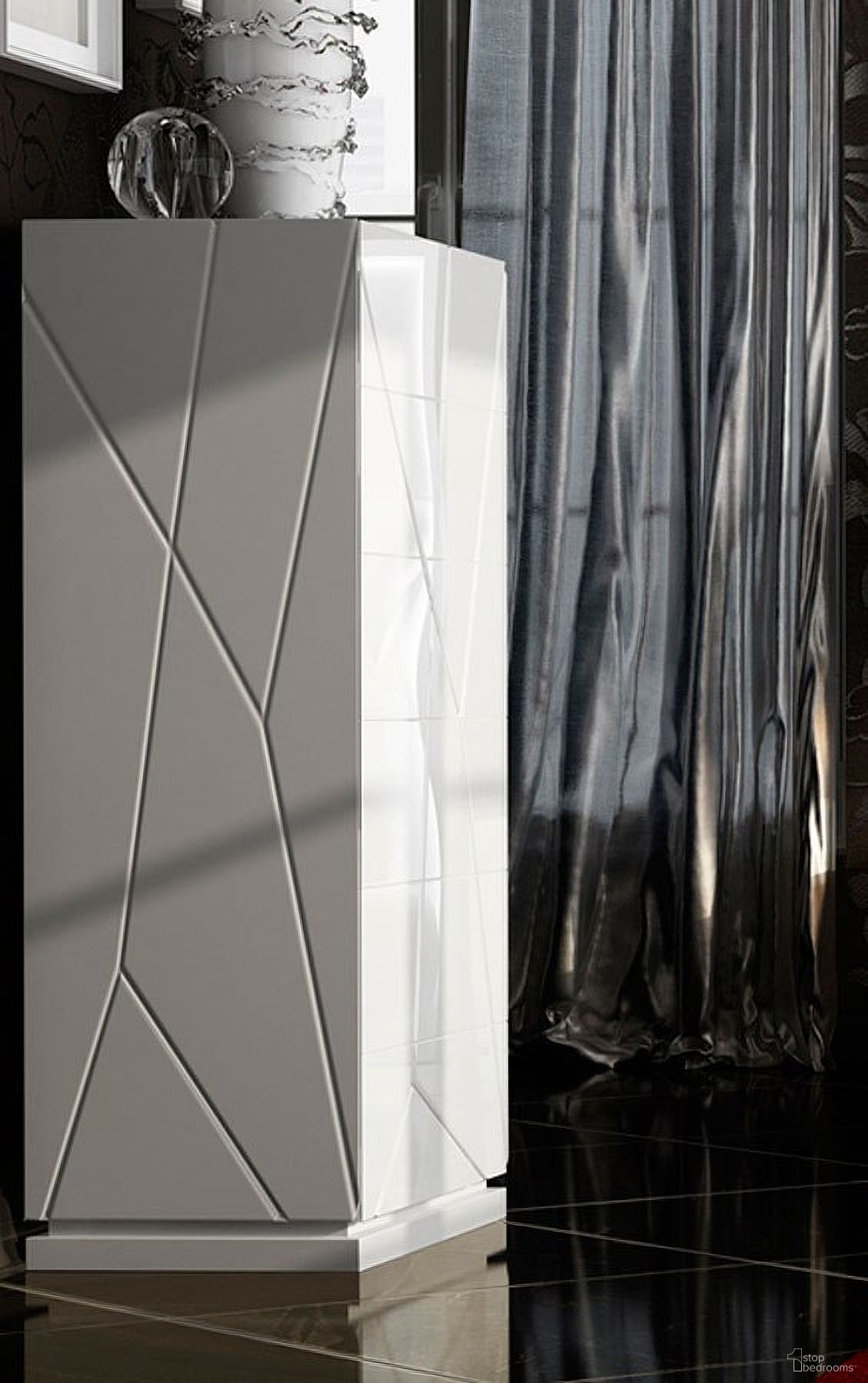 The appearance of Kiu Chest In White High Gloss designed by ESF in the modern / contemporary interior design. This white high gloss piece of furniture  was selected by 1StopBedrooms from Kiu Collection to add a touch of cosiness and style into your home. Sku: KIUCHEST. Material: MDF.