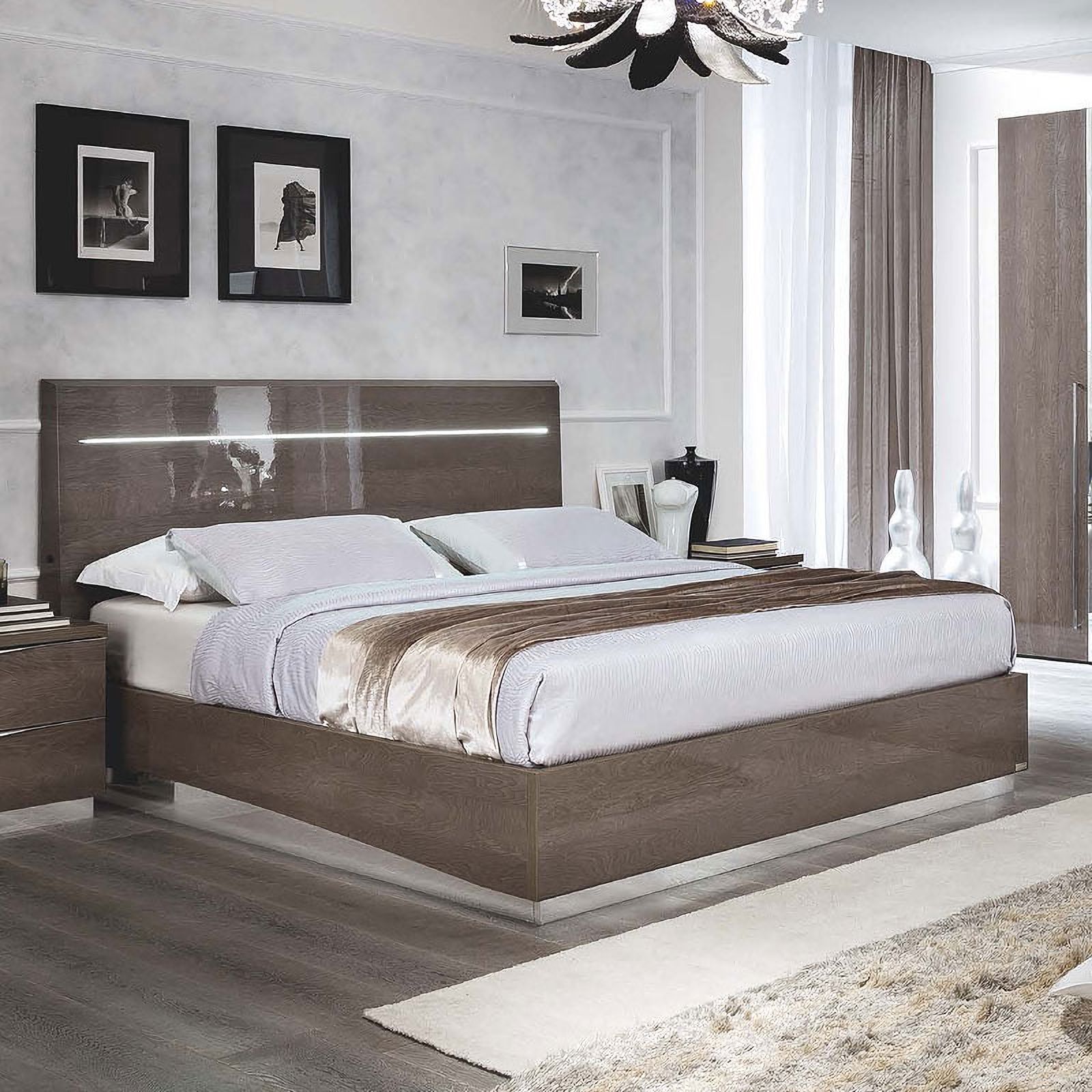 The appearance of Platinum Legno Bed (Queen) designed by ESF in the modern / contemporary interior design. This brown piece of furniture was selected by 1StopBedrooms from Platinum Collection to add a touch of cosiness and style into your home. Sku: PLATINUMBEDQSLEGNO;WFRAMEQSCAMELBENT. Bed Size: Queen. Material: MDF.