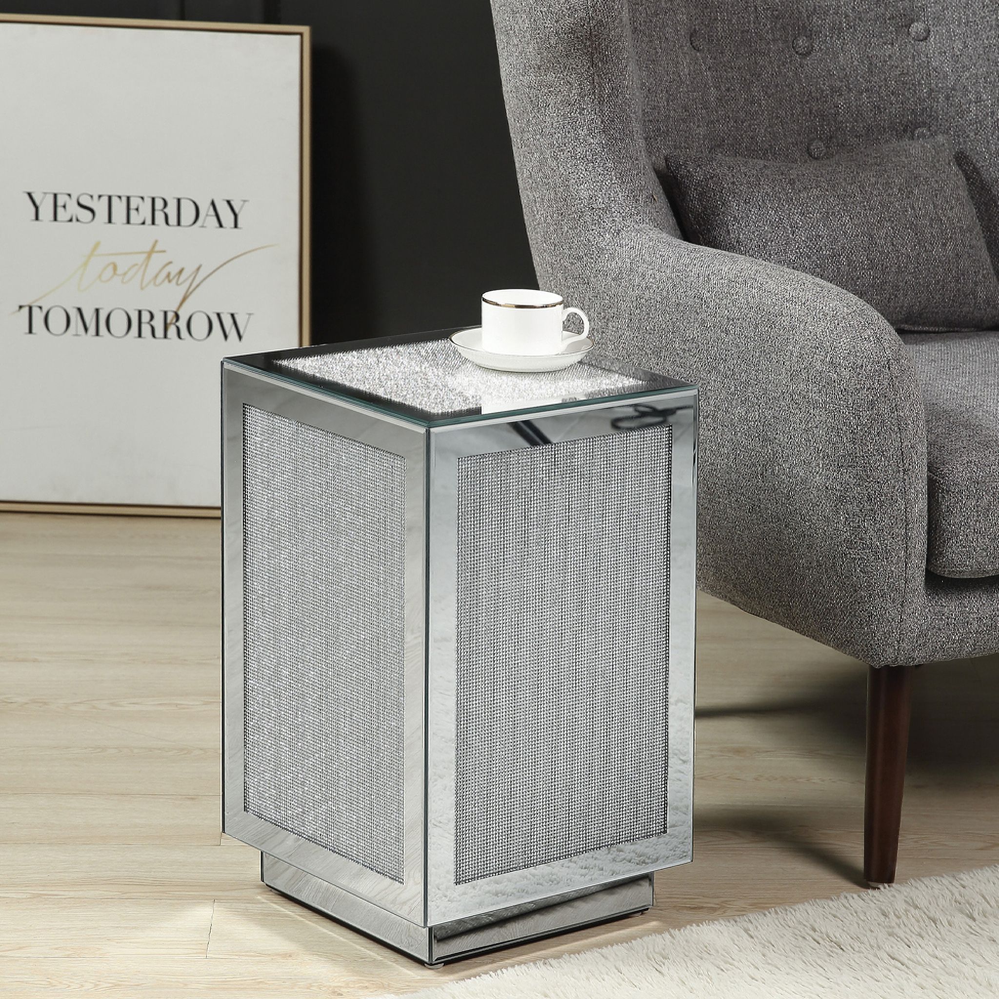 Acme Lavina Accent Table In Mirrored And Faux Diamonds 97686