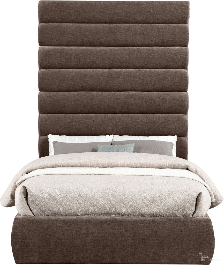 Adam Chenille Fabric Full Bed In Brown