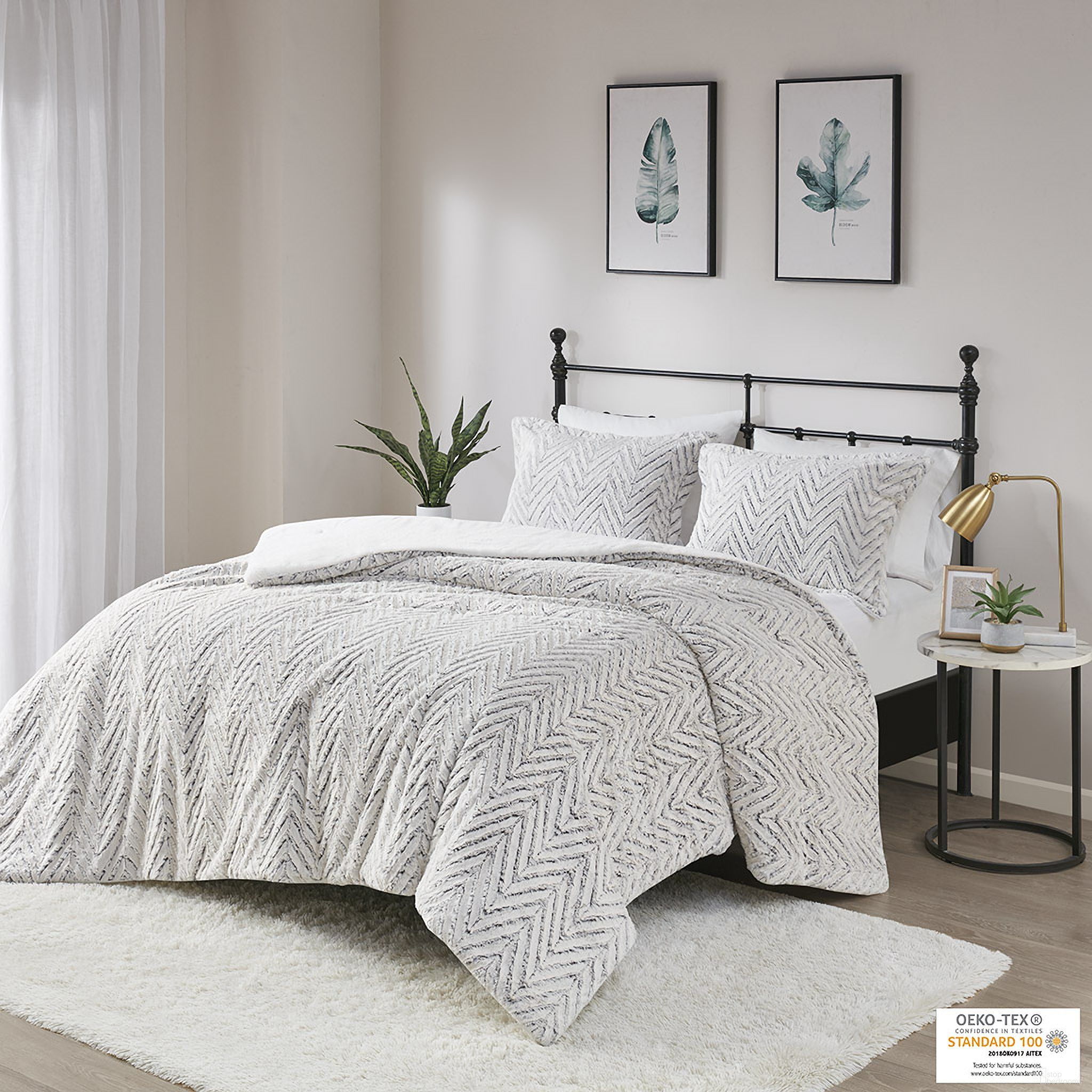 Adelyn Polyester Back Printed Brushed Long Fur Queen Comforter Set In Ivory