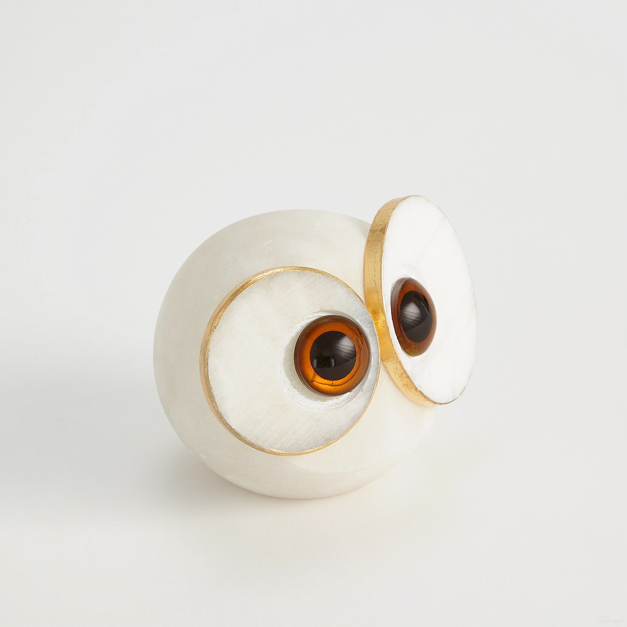 The appearance of Alabaster Big Eyed Medium Owl In Black designed by Global Views in the modern / contemporary interior design. This black piece of furniture was selected by 1StopBedrooms from Alabaster Collection to add a touch of cosiness and style into your home. Sku: 331654. Material: Alabaster.