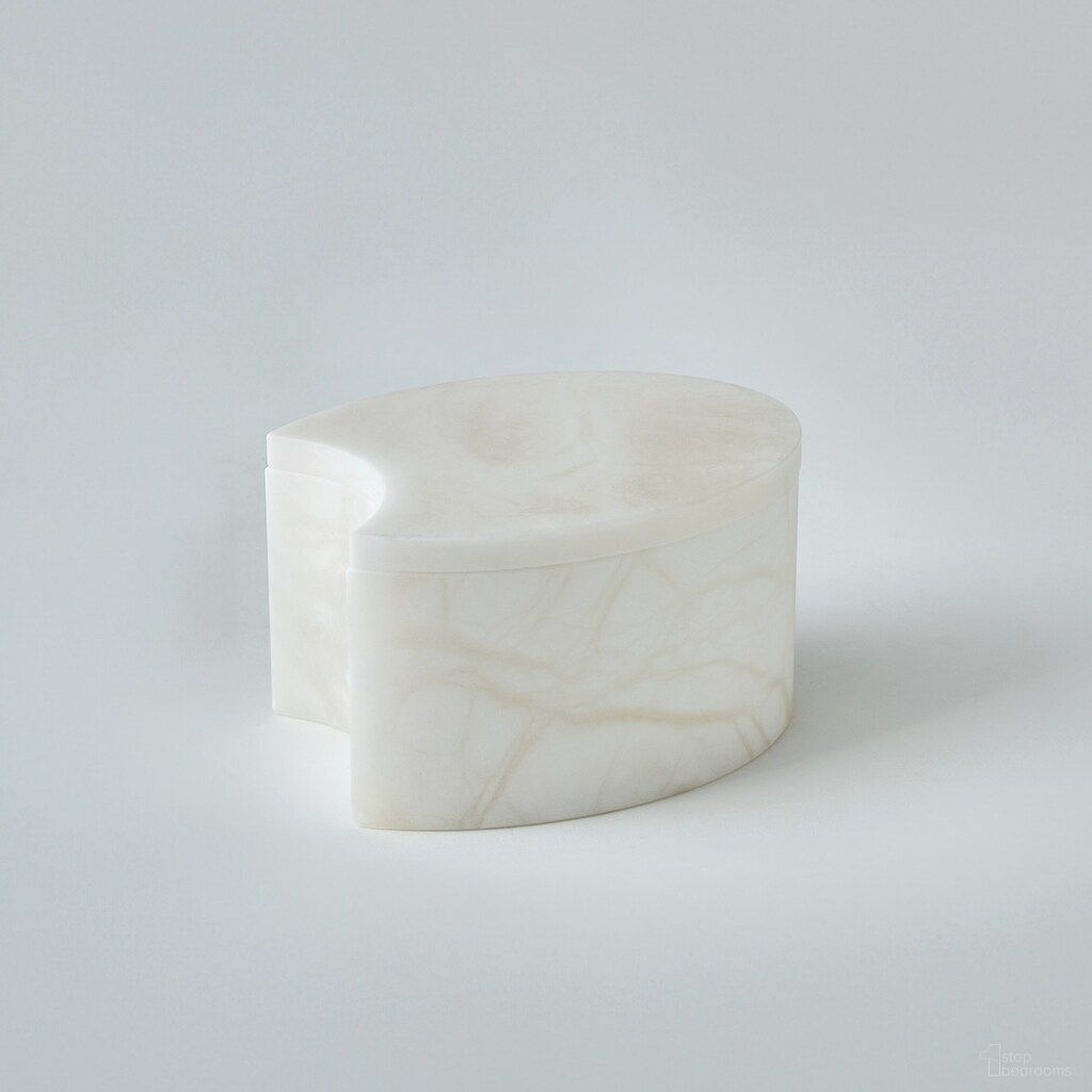 The appearance of Alabaster Cut Oval Box In Silver designed by Global Views in the modern / contemporary interior design. This silver piece of furniture  was selected by 1StopBedrooms from Alabaster Collection to add a touch of cosiness and style into your home. Sku: 331925. Material: Ceramic.