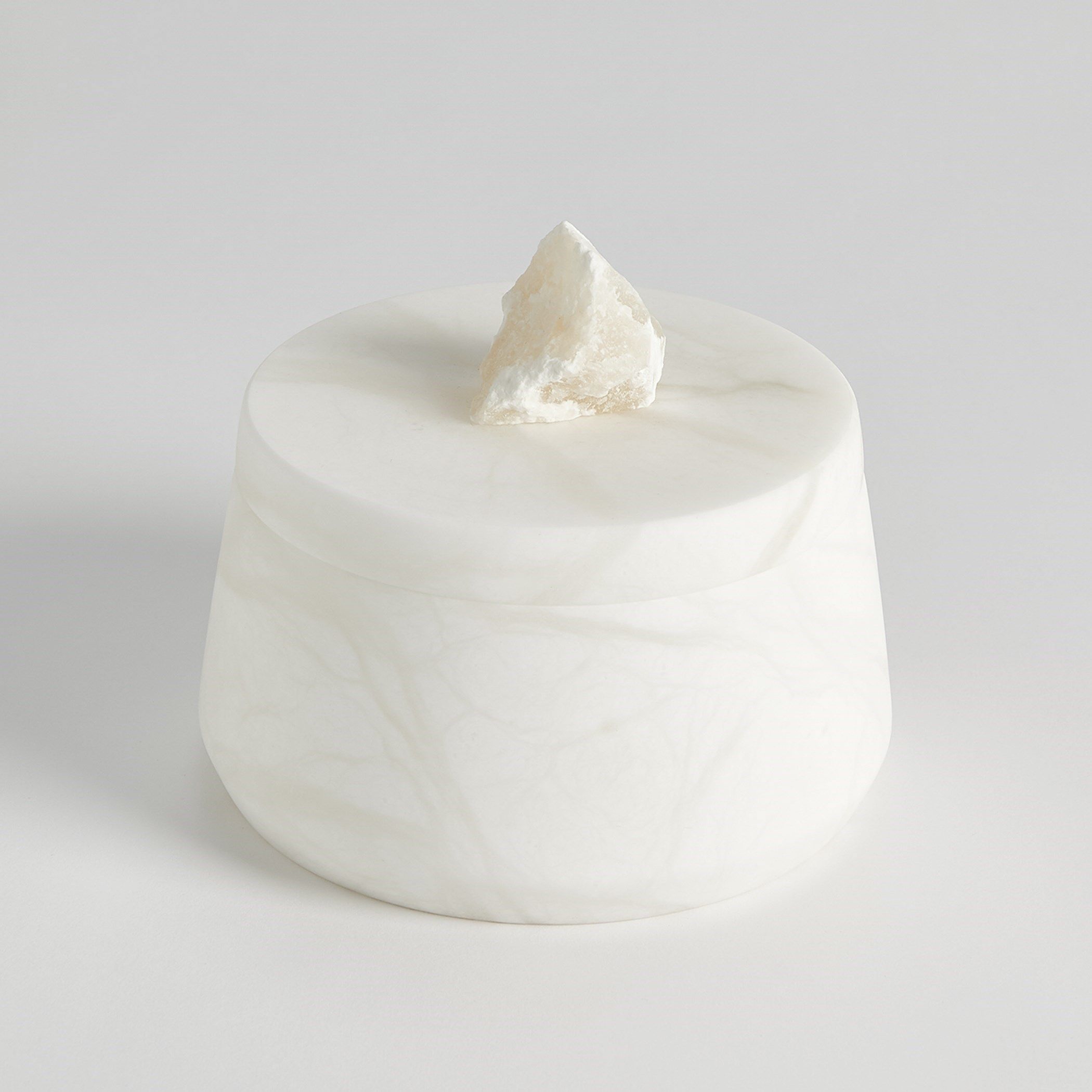 The appearance of Alabaster Tapered Round Large Box With Rock Finial In White designed by Global Views in the modern / contemporary interior design. This white piece of furniture was selected by 1StopBedrooms from Alabaster Collection to add a touch of cosiness and style into your home. Sku: 730192. Material: Alabaster.
