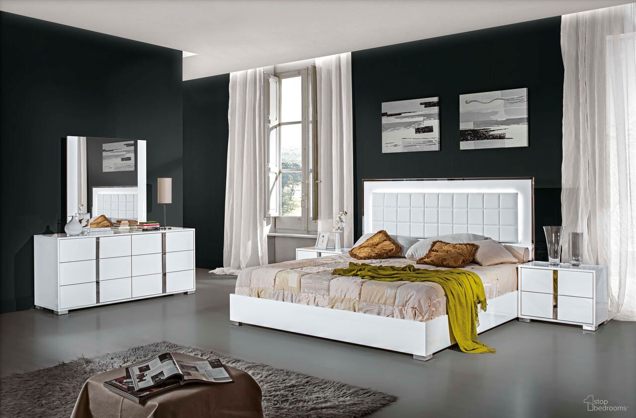 The appearance of Alice Bedroom Set In White designed by J&M in the modern / contemporary interior design. This white piece of furniture was selected by 1StopBedrooms from Alice Collection to add a touch of cosiness and style into your home. Sku: 15545-Q;15545-NSR. Bed Type: Platform Bed. Material: Wood. Bed Size: Queen.