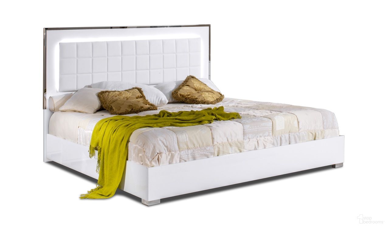 The appearance of Alice White King Bed designed by J&M in the modern / contemporary interior design. This white piece of furniture was selected by 1StopBedrooms from Alice White Collection to add a touch of cosiness and style into your home. Sku: 15545-K. Bed Type: Platform Bed. Material: Wood. Bed Size: King.