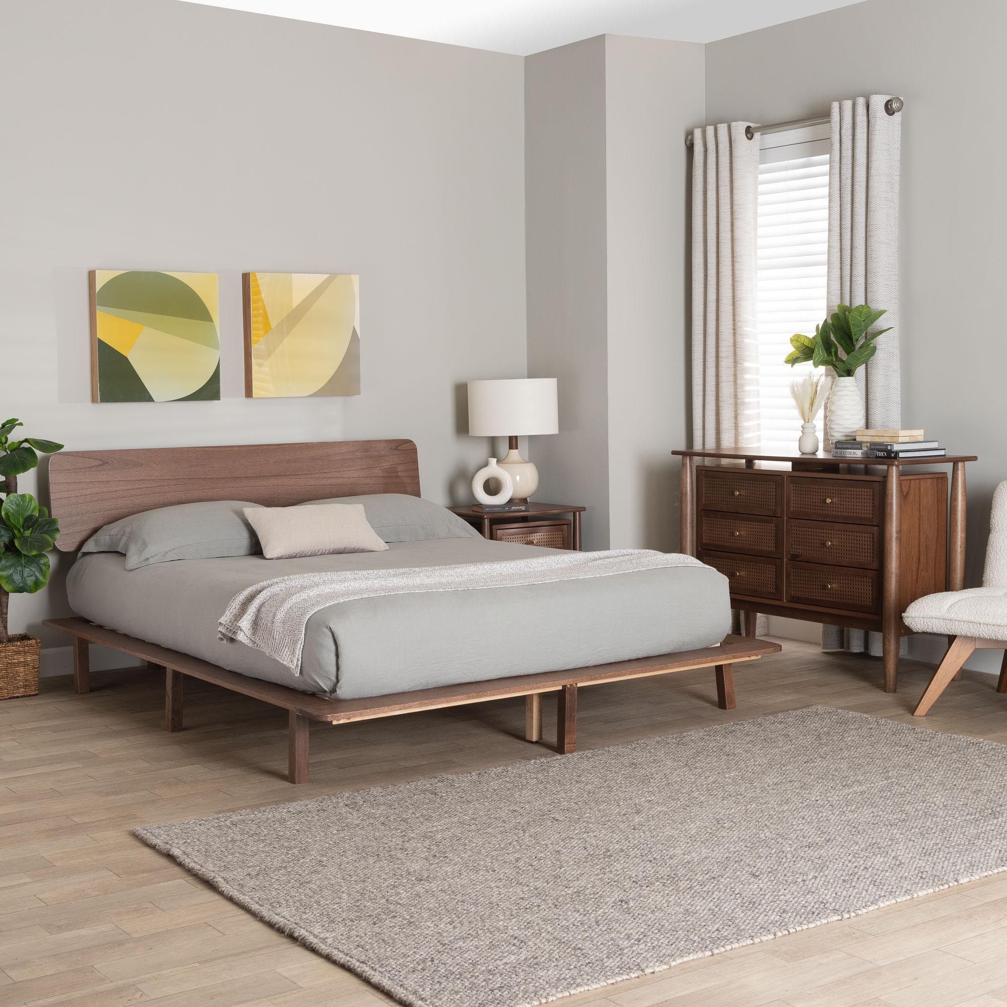 Alyssa Wood King Size 3-Piece Bedroom Set In Walnut Brown