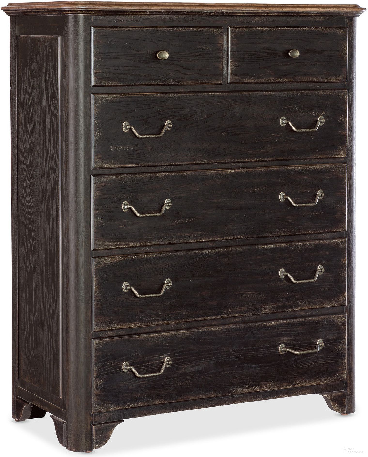 The appearance of Americana 46 Inch Six-Drawer Chest In Black designed by Hooker in the transitional interior design. This black piece of furniture was selected by 1StopBedrooms from Americana Collection to add a touch of cosiness and style into your home. Sku: 7050-90010-89. Material: Oak Veneer.