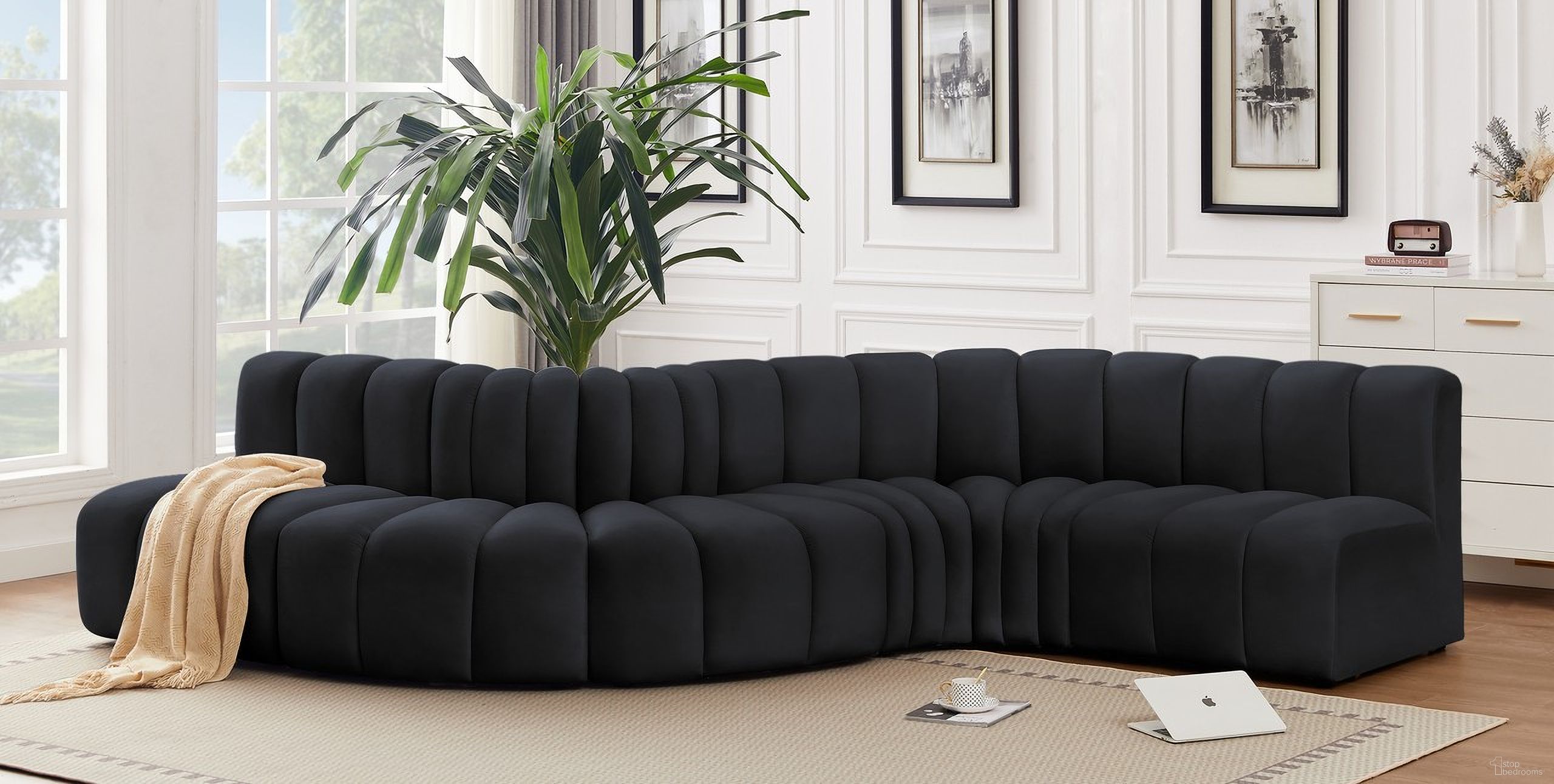 The appearance of Arc 6 Piece Modular Sofa In Black Velvet designed by Meridian in the modern / contemporary interior design. This black velvet piece of furniture  was selected by 1StopBedrooms from Arc Collection to add a touch of cosiness and style into your home. Sku: 103Black-ST;103Black-ST;103Black-CC;103Black-CC;103Black-RC;103Black-RC. Material: Velvet. Layout: Modular.