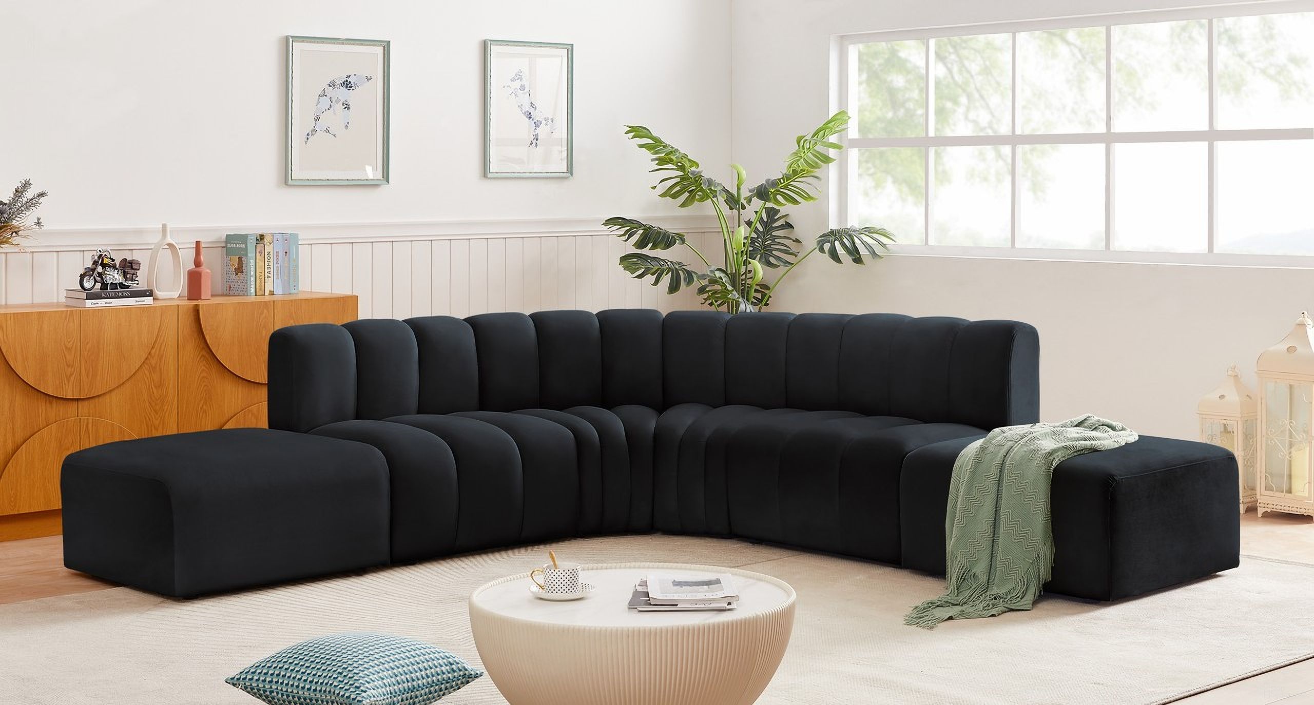 The appearance of Arc 6 Piece Modular Sofa In Black Velvet designed by Meridian in the modern / contemporary interior design. This black velvet piece of furniture  was selected by 1StopBedrooms from Arc Collection to add a touch of cosiness and style into your home. Sku: 103Black-ST;103Black-ST;103Black-CC;103Black-CC;103Black-Ott;103Black-Ott. Material: Velvet. Layout: Modular.