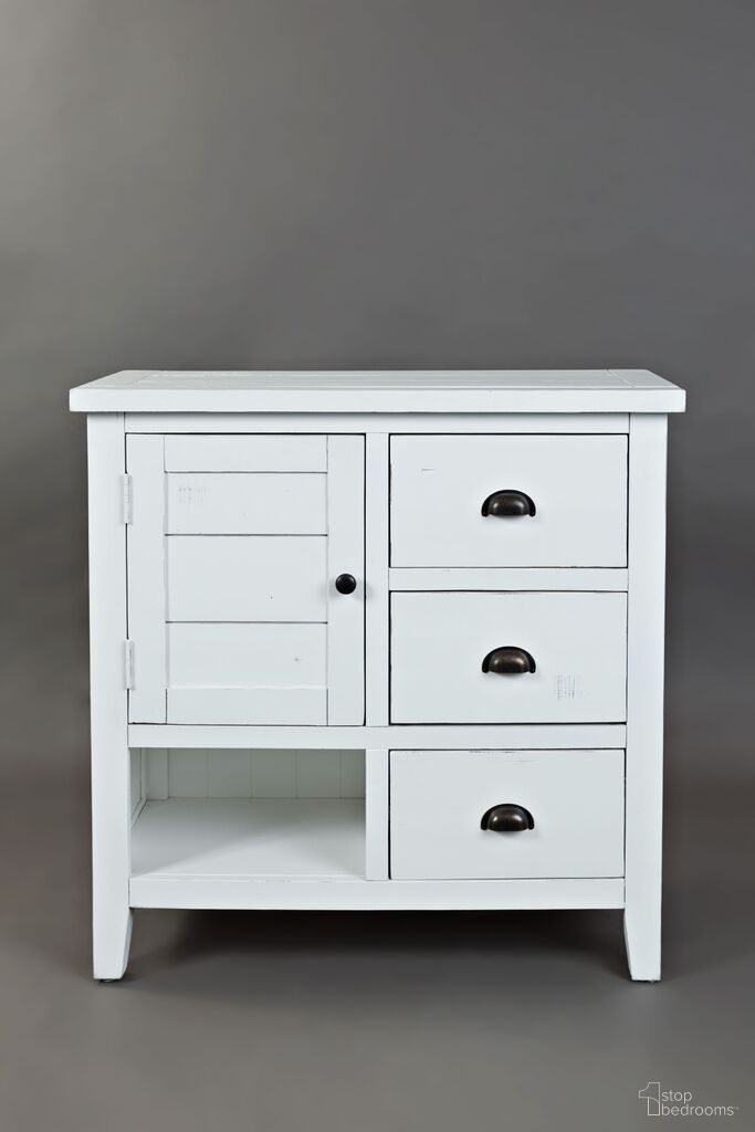 The appearance of Artisan'S Craft Accent Chest In White designed by Jofran in the transitional interior design. This white piece of furniture was selected by 1StopBedrooms from Artisan'S Craft Collection to add a touch of cosiness and style into your home. Sku: 1744-32. Material: Acacia.