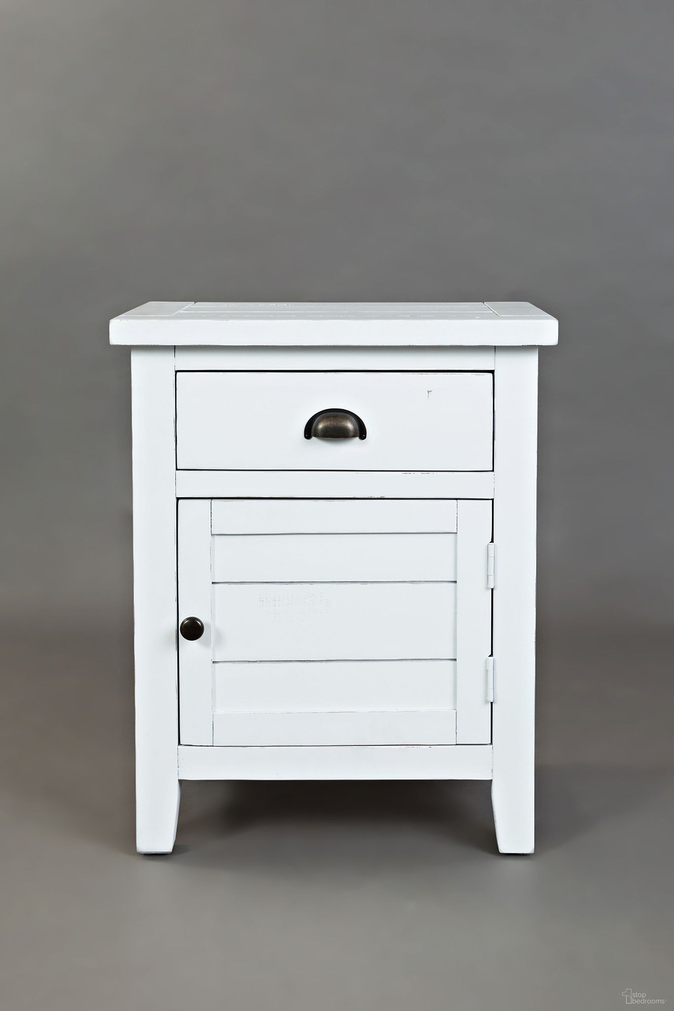 The appearance of Artisan'S Craft Accent Table In White designed by Jofran in the transitional interior design. This white piece of furniture was selected by 1StopBedrooms from Artisan'S Craft Collection to add a touch of cosiness and style into your home. Sku: 1744-20. Material: Acacia.