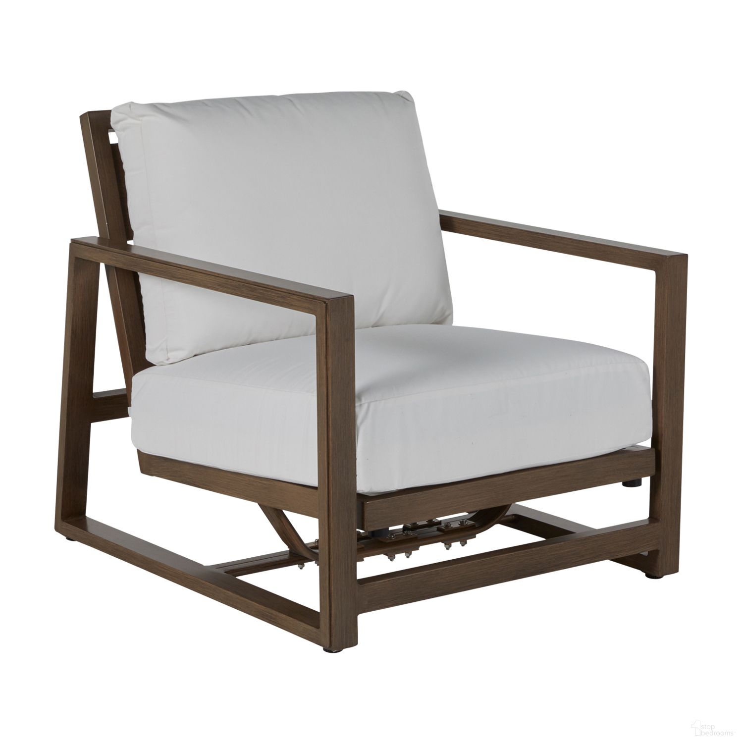 The appearance of Avondale Aluminum Spring Lounge Chair In Bali Pearl designed by Summer Classics in the transitional interior design. This bali pearl piece of furniture was selected by 1StopBedrooms from Avondale Aluminum Collection to add a touch of cosiness and style into your home. Sku: 340560+C599P4219N. Material: Aluminum.