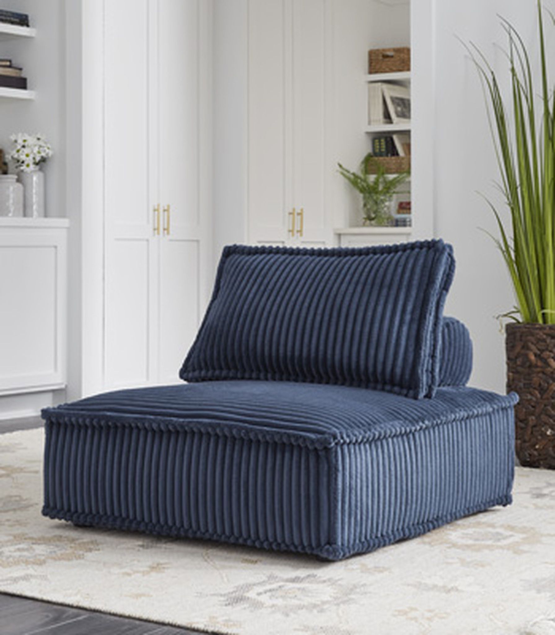 The appearance of Bales Accent Chair In Navy designed by Signature Design by Ashley in the transitional interior design. This navy piece of furniture  was selected by 1StopBedrooms from Bales Collection to add a touch of cosiness and style into your home. Sku: A3000662. Material: Fabric.