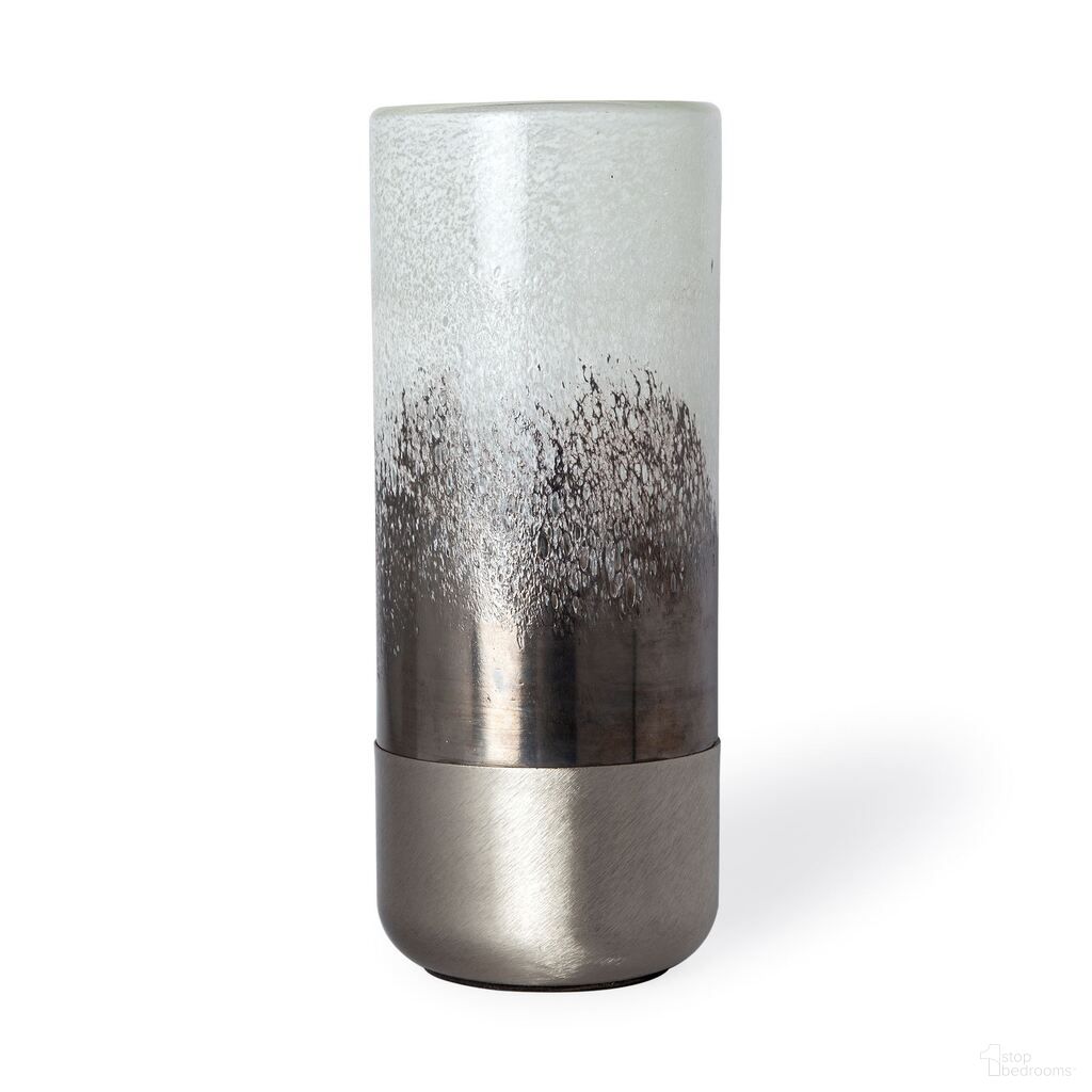 The appearance of Baltic I Tall Metal Bottom Glass Vase In Silver designed by Mercana in the industrial interior design. This silver piece of furniture was selected by 1StopBedrooms from Baltic Collection to add a touch of cosiness and style into your home. Sku: 67944. Material: Glass.