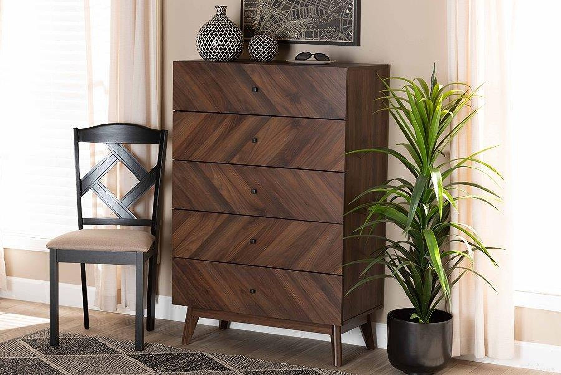 The appearance of Baxton Studio Hartman Mid-Century Modern Walnut Brown Finished Wood 5-Drawer Storage Chest designed by Baxton Studio in the transitional interior design. This walnut brown piece of furniture was selected by 1StopBedrooms from Hartman Collection to add a touch of cosiness and style into your home. Sku: LV23COD23231WI-Columbia-5DW-Chest. Material: MDF.