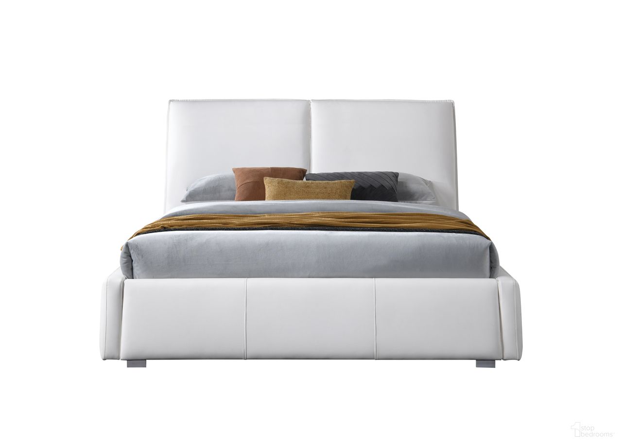 The appearance of Bella King Upholstered Bed In White designed by Contempo US in the modern / contemporary interior design. This white piece of furniture  was selected by 1StopBedrooms from Bella Collection to add a touch of cosiness and style into your home. Sku: BELKWP1-HB;BELKWP2-FR;BELKZZ3-CS. Bed Size: King. Material: PU. Bed Type: Upholstered Bed.