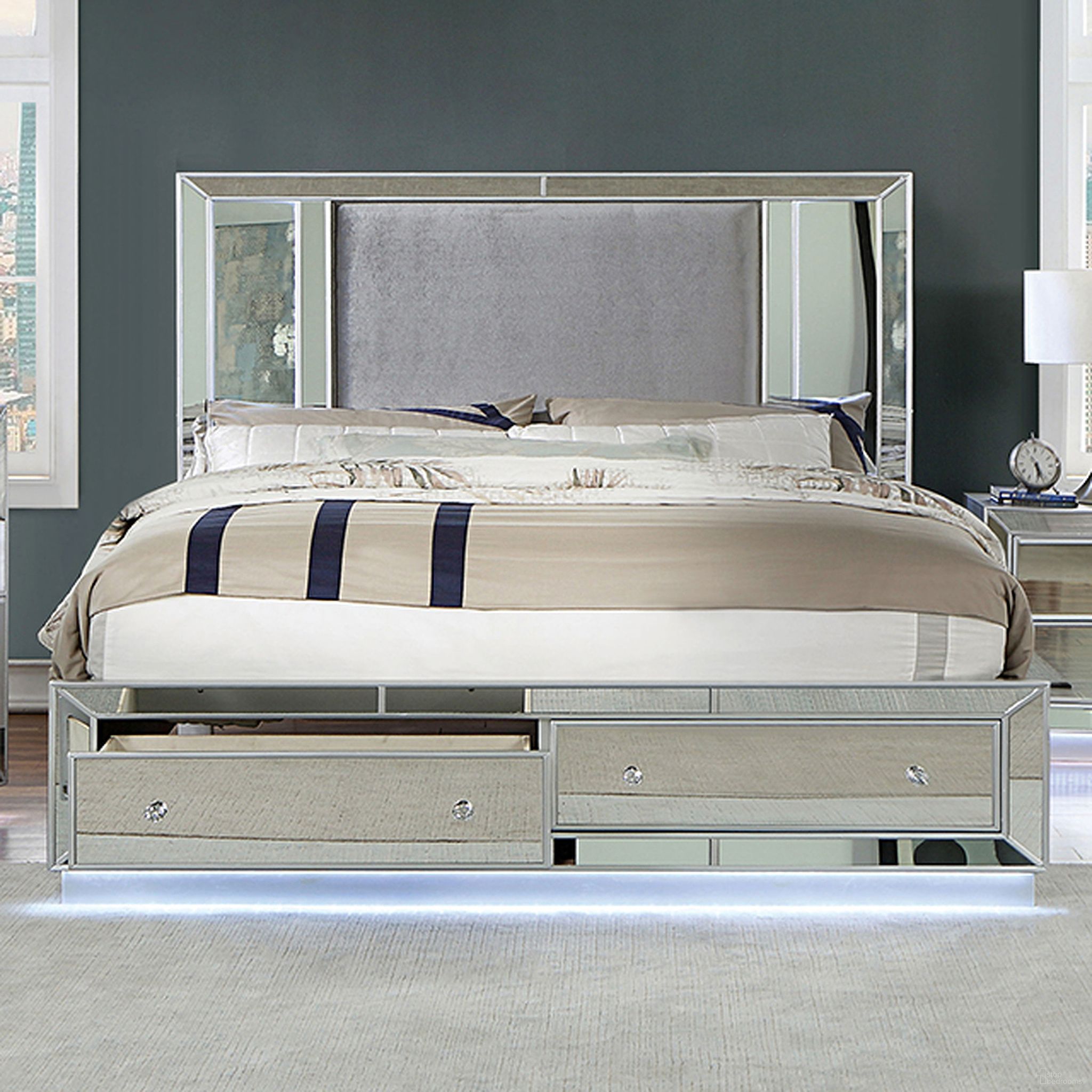 Belladonna Queen Bed In Silver