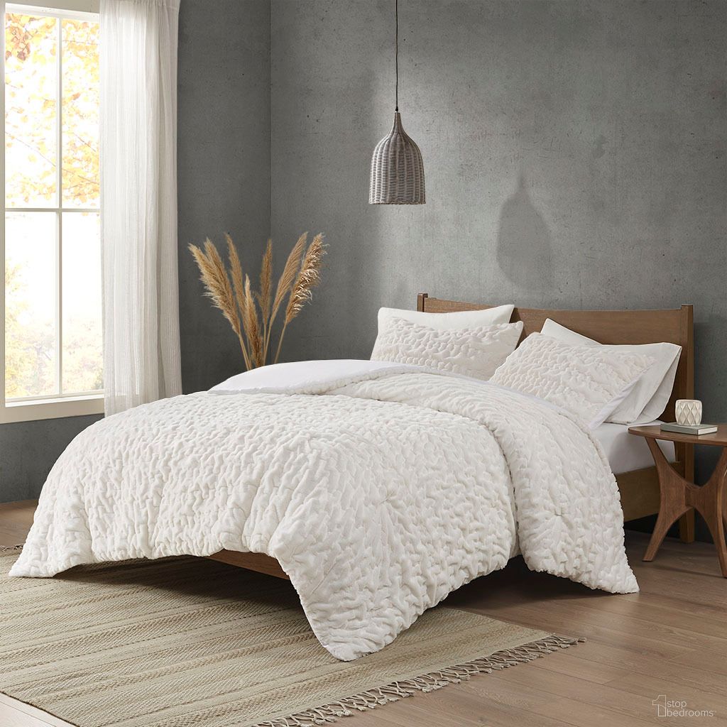 The appearance of Blair Ruched Fur Down Alternative 3 Piece King/Cal King Comforter Set In Ivory designed by Olliix in the glam interior design. This ivory piece of furniture was selected by 1StopBedrooms from Blair Collection to add a touch of cosiness and style into your home. Sku: MP10-8083. Material: Polyester. Bed Size: King.