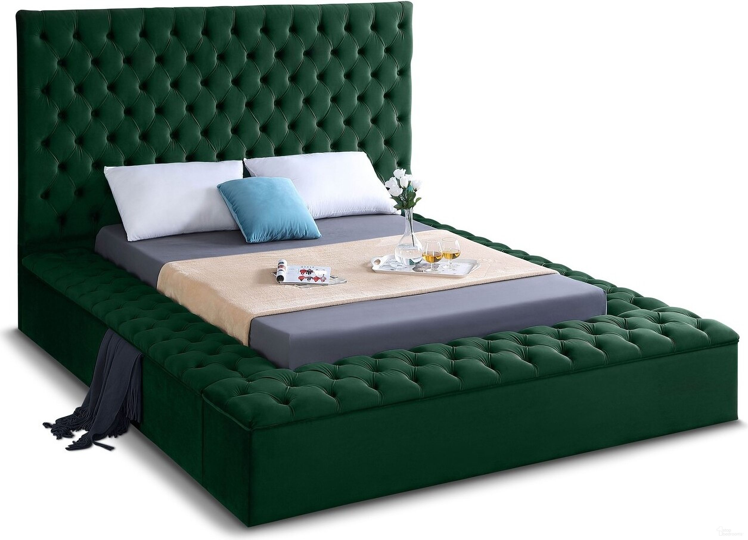 The appearance of Bliss Velvet Queen Bed In Green designed by Meridian in the modern / contemporary interior design. This green piece of furniture  was selected by 1StopBedrooms from Bliss Collection to add a touch of cosiness and style into your home. Sku: BlissGreen-Q Box 1/3 (HB/Slats);BlissGreen-Q Box 2/3 (FB/Top of Rails/Hardware/Legs);BlissGreen-Q Box 3/3 (4 Siderails/Bottom Board/Center Support Bar). Bed Type: Platform Bed. Bed Size: Queen. Material: Velvet.