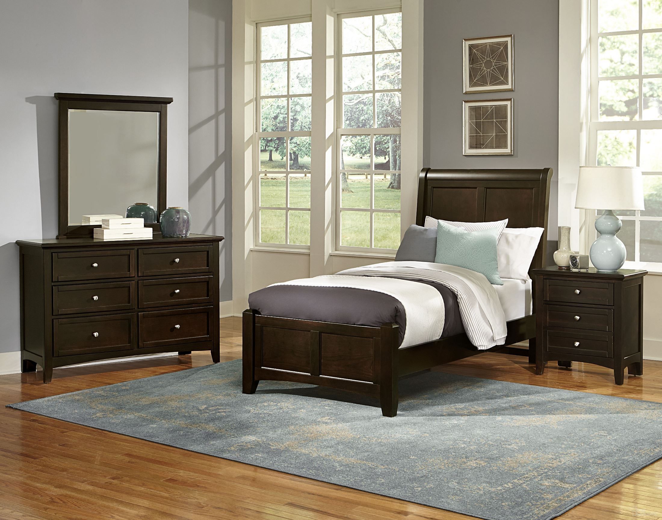 The appearance of Bonanza Poster Storage Bedroom Set In Merlot designed by Vaughan Bassett in the transitional interior design. This merlot piece of furniture  was selected by 1StopBedrooms from Bonanza Collection to add a touch of cosiness and style into your home. Sku: BB27-557;BB27-050B;BB27-502;TT-555T;BB27-226. Bed Size: King. Material: Maple.