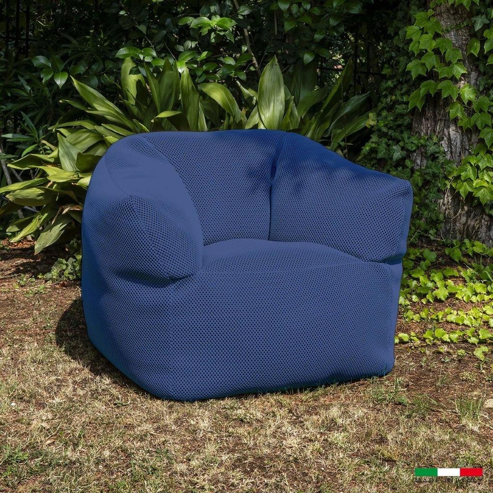 The appearance of Bosa Accent Chair In Blue designed by Bellini Modern Living in the modern / contemporary interior design. This blue piece of furniture was selected by 1StopBedrooms from Bosa Collection to add a touch of cosiness and style into your home. Sku: Bosa CH BLU.