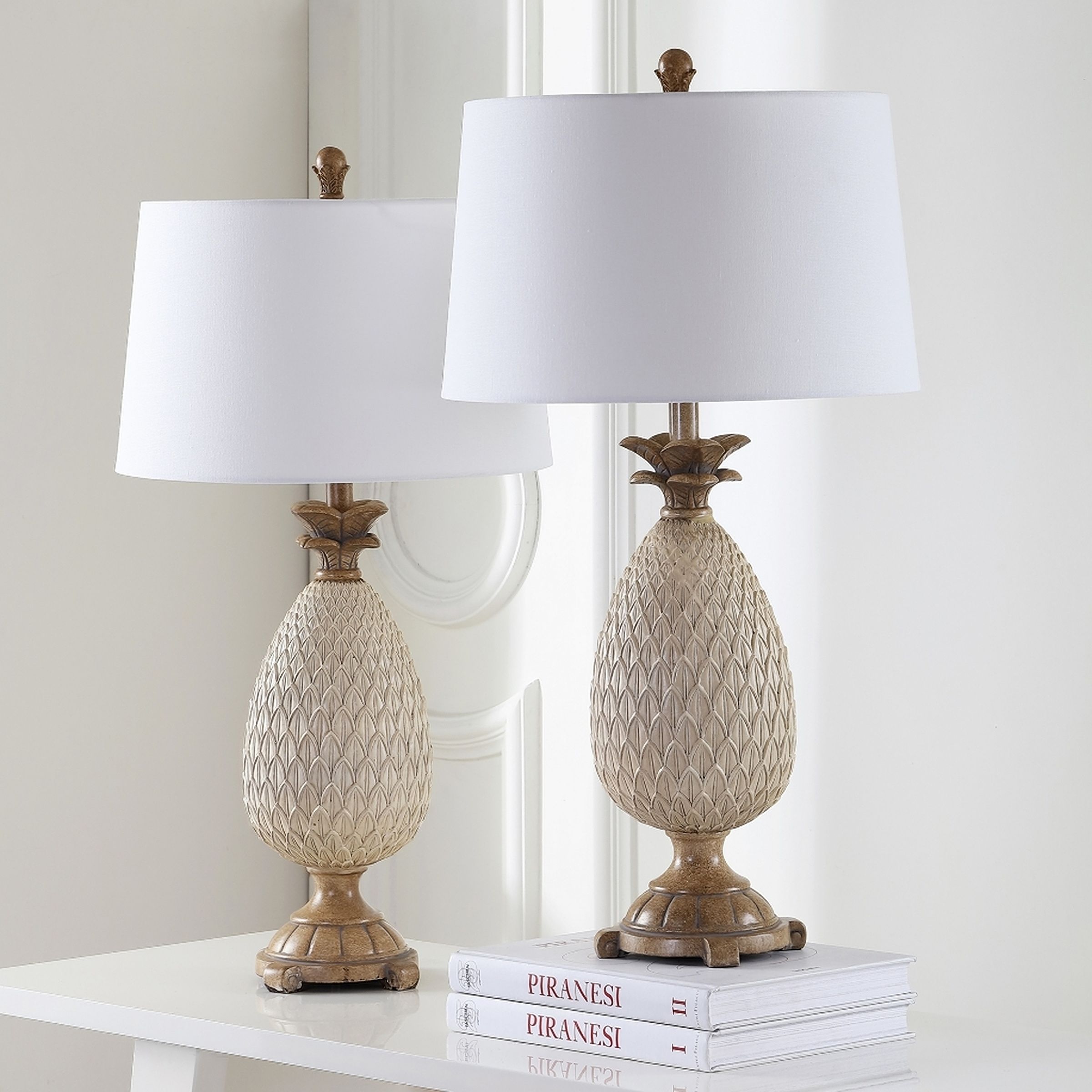 The appearance of Briar Antique Cream/Brown Table Lamp Set of 2 designed by Safavieh in the coastal interior design. This brown piece of furniture  was selected by 1StopBedrooms from Safavieh TBL Collection to add a touch of cosiness and style into your home. Sku: TBL4120A-SET2. Material: Polyresin.