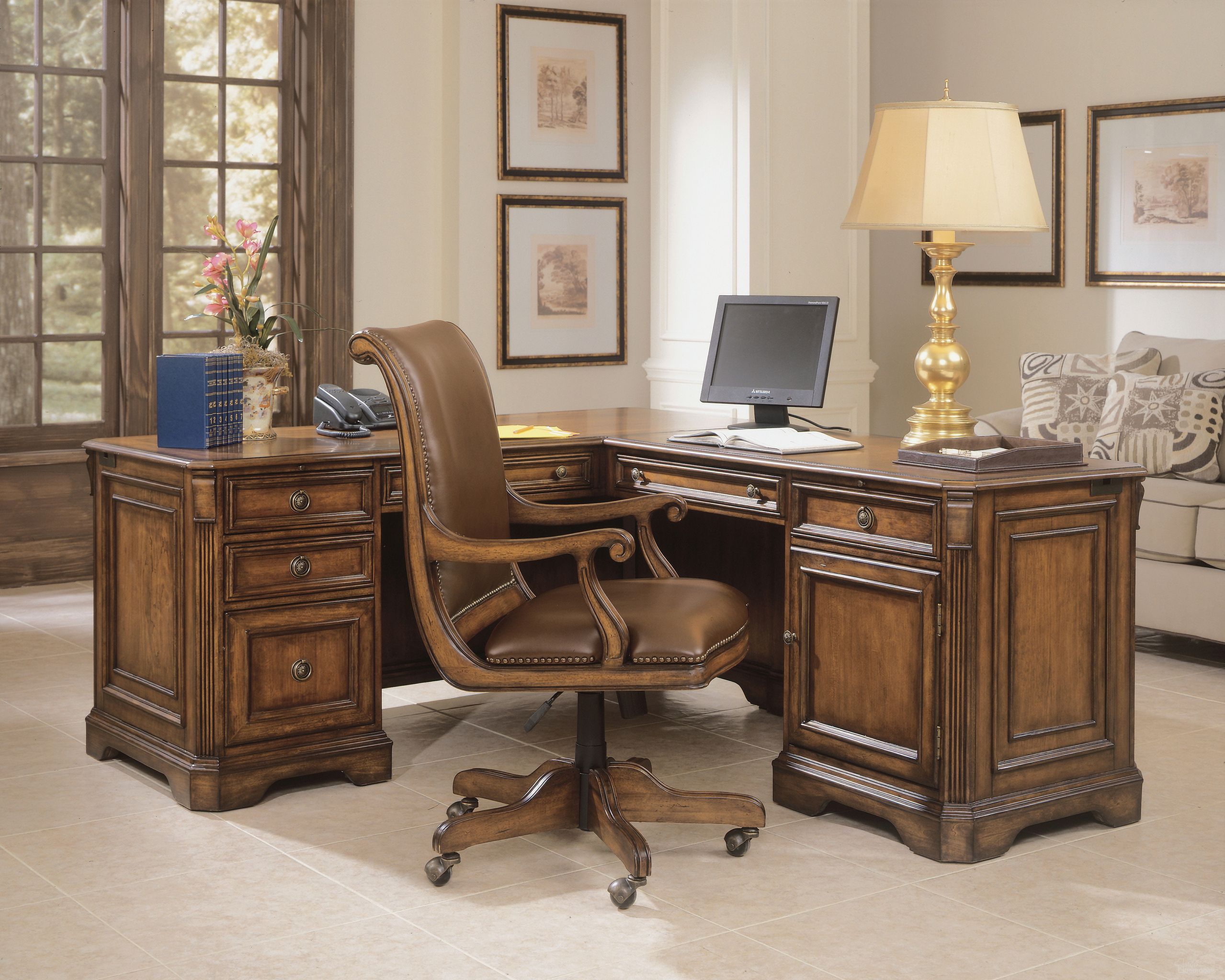 The appearance of Brookhaven Executive L Right Return Desk designed by Hooker in the traditional interior design. This medium wood piece of furniture  was selected by 1StopBedrooms from Brookhaven Collection to add a touch of cosiness and style into your home. Sku: 281-10-468;281-10-473. Material: Cherry Veneer.
