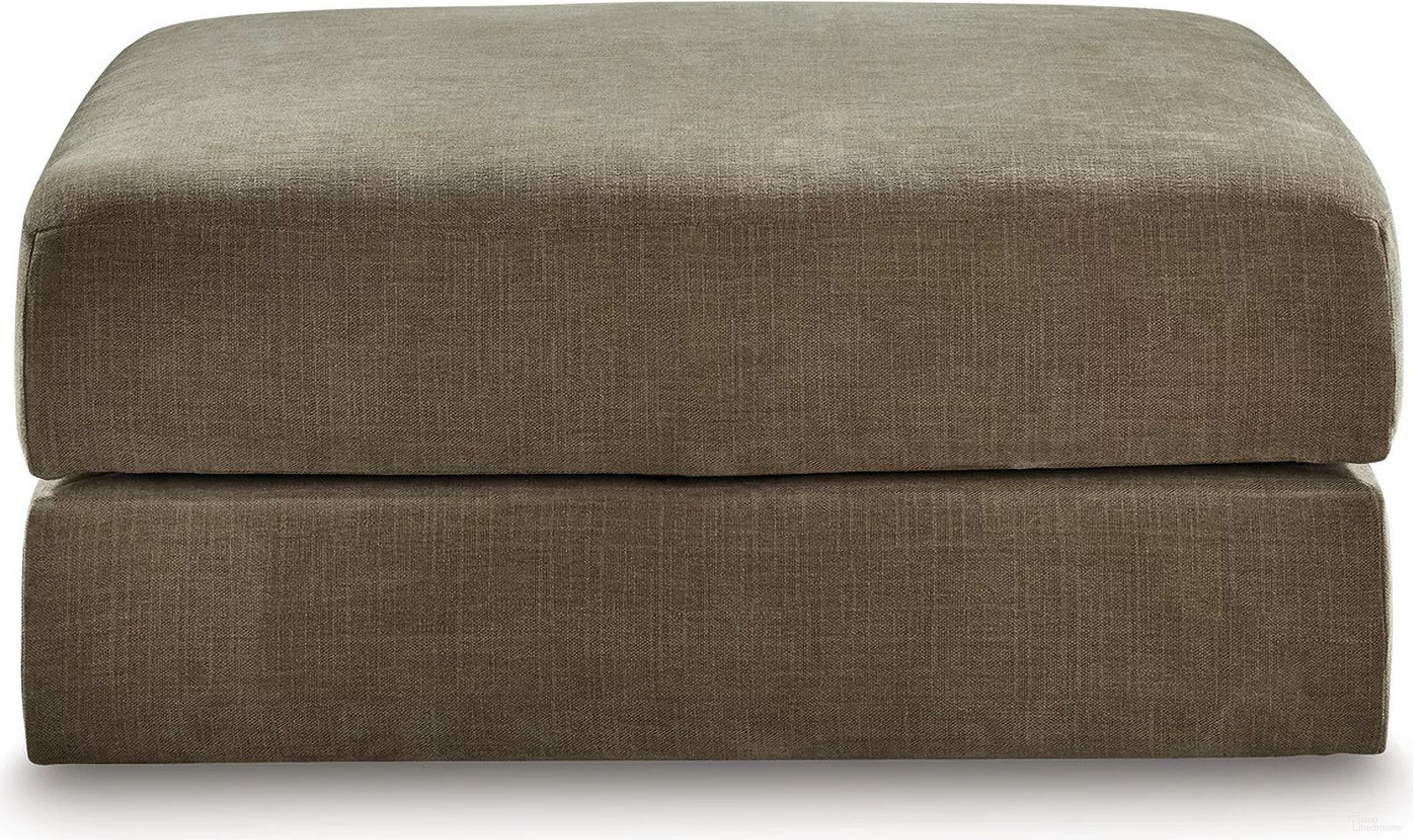 The appearance of Camellia-Court Ottoman With Storage In Coffee designed by Signature Design by Ashley in the modern / contemporary interior design. This coffee piece of furniture  was selected by 1StopBedrooms from Camellia-Court Collection to add a touch of cosiness and style into your home. Sku: 6820711. Material: Fabric.
