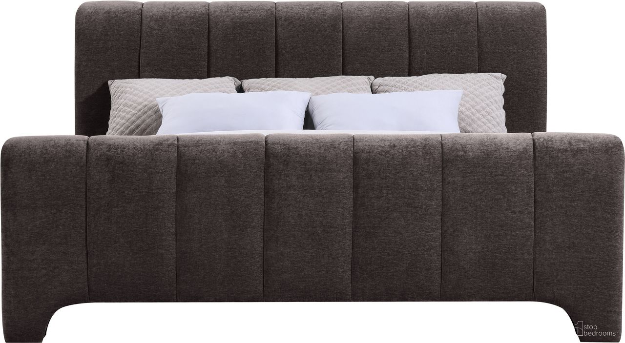 Camila Chenille Fabric Full Bed In Brown