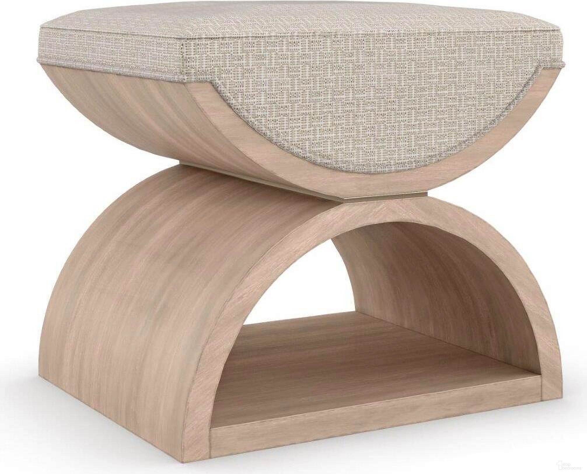 The appearance of Caracole Classic Open Enrollment Bench designed by Caracole in the modern / contemporary interior design. This gray and gold piece of furniture was selected by 1StopBedrooms from Caracole Classic Collection to add a touch of cosiness and style into your home. Sku: CLA-021-082. Material: Wood.