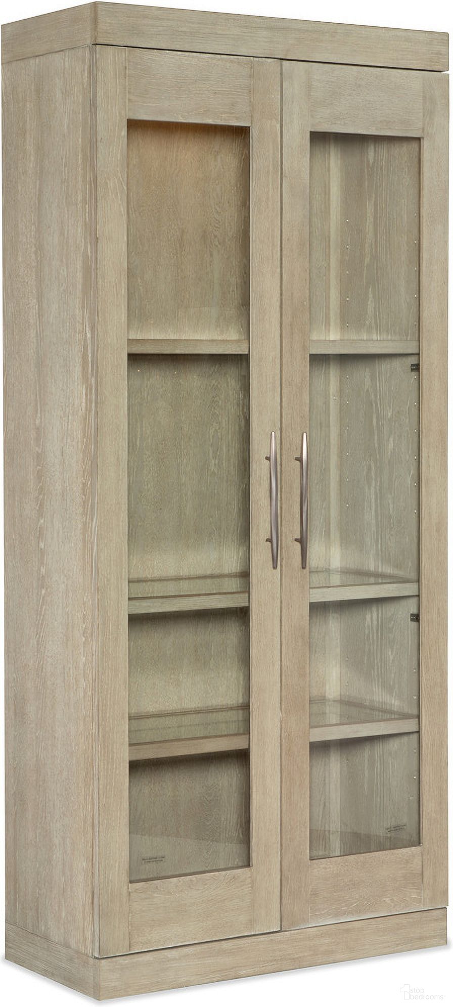 The appearance of Cascade Display Cabinet designed by Hooker in the transitional interior design. This light wood piece of furniture was selected by 1StopBedrooms from Cascade Collection to add a touch of cosiness and style into your home. Sku: 6120-75906-80. Material: Oak Veneer.