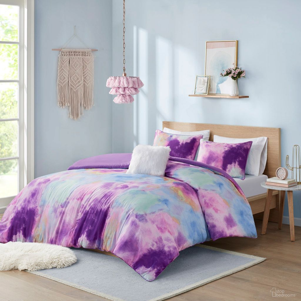 The appearance of Cassiopeia Watercolor Tie Dye Printed 4 Piece King/Cal King Duvet Cover Set with Throw Pillow In Lavender designed by Olliix in the modern / contemporary interior design. This lavender piece of furniture was selected by 1StopBedrooms from Cassiopeia Collection to add a touch of cosiness and style into your home. Sku: ID12-2260. Material: Microfiber. Bed Size: King.
