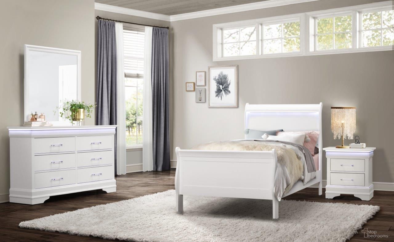The appearance of Charlie Bedroom Set In White designed by Global Furniture USA in the modern / contemporary interior design. This white piece of furniture was selected by 1StopBedrooms from Charlie Collection to add a touch of cosiness and style into your home. Sku: CHARLIE-WHITE-QB-HB/FB W/LED;CHARLIE-WHITE-QB-SR;CHARLIE-WHITE-NS W/LED. Bed Size: Queen. Material: Rubberwood.