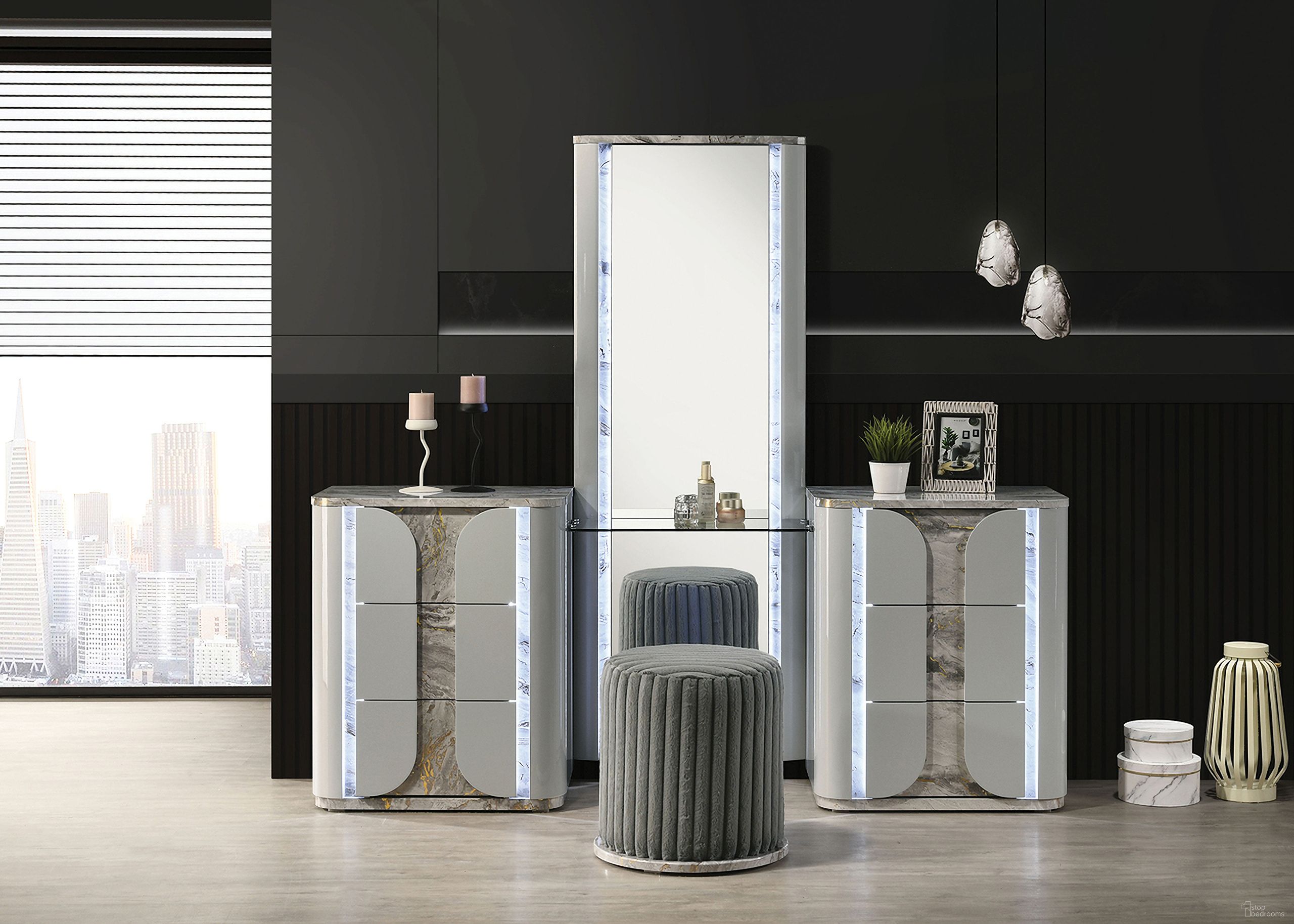The appearance of Cleburne Vanity with Stool In Light Gray designed by Furniture of America in the modern / contemporary interior design. This light gray piece of furniture was selected by 1StopBedrooms from Cleburne Collection to add a touch of cosiness and style into your home. Sku: FM72011LG-V-1;FM72011LG-V-2;FM72011LG-V-3;FM72011LG-VS. Material: Solid Wood.