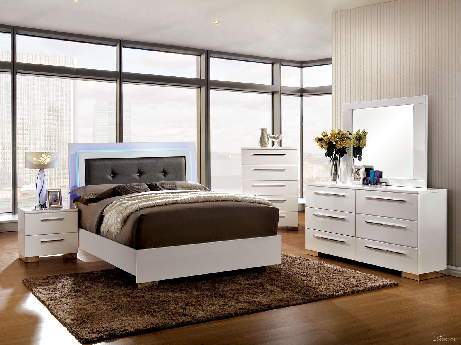 The appearance of Clementine Smooth White Upholstered Bedroom Set designed by Furniture of America in the modern / contemporary interior design. This white piece of furniture was selected by 1StopBedrooms from Clementine Collection to add a touch of cosiness and style into your home. Sku: CM7201Q-HBFB;CM7201Q-R;CM7201N. Material: Upholstered. Bed Size: Queen. Bed Type: Upholstered Bed.