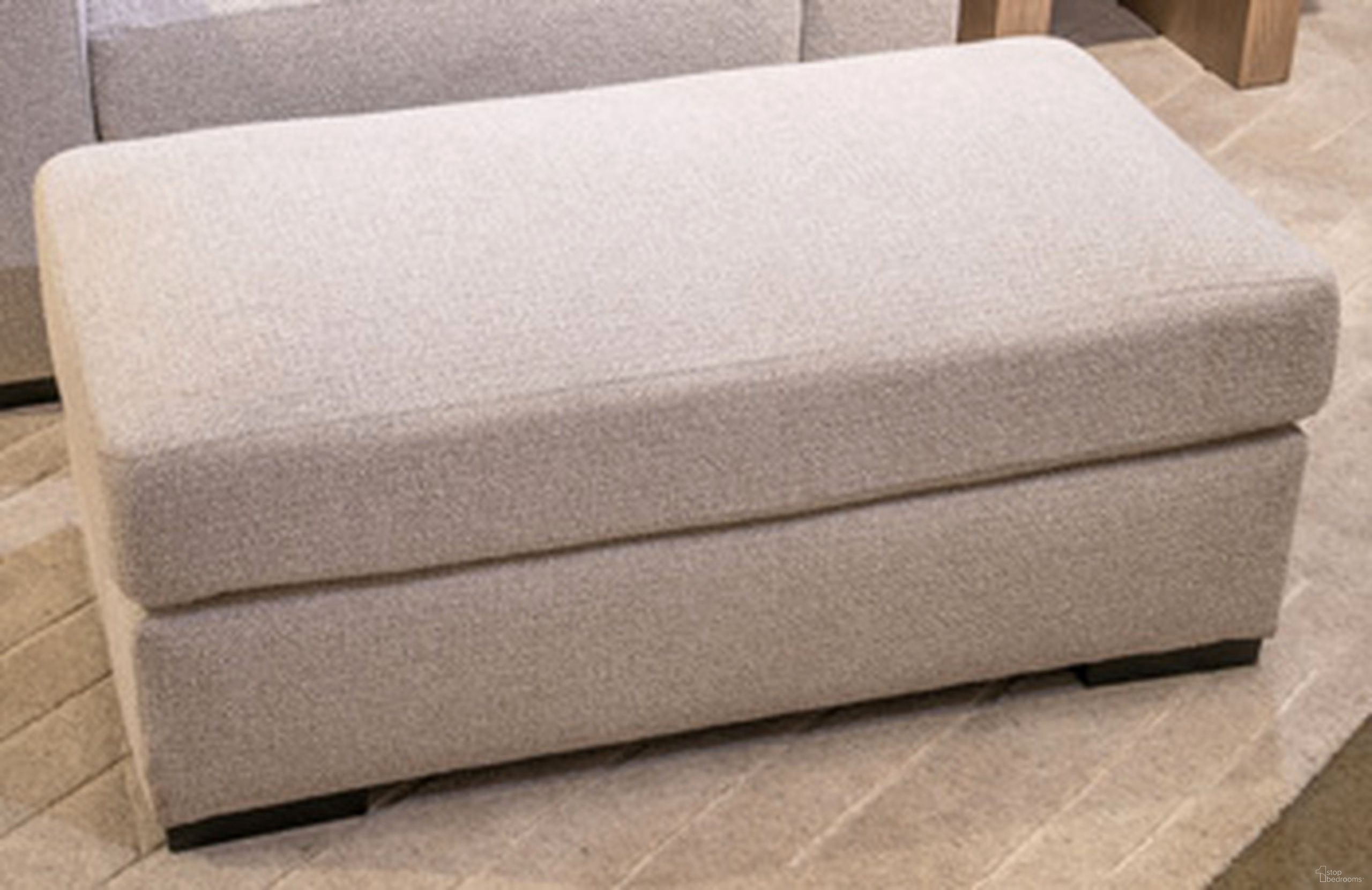 The appearance of Cloverview Ottoman In Linen designed by Signature Design by Ashley in the modern / contemporary interior design. This linen piece of furniture was selected by 1StopBedrooms from Cloverview Collection to add a touch of cosiness and style into your home. Sku: NC8131014. Material: Fabric.