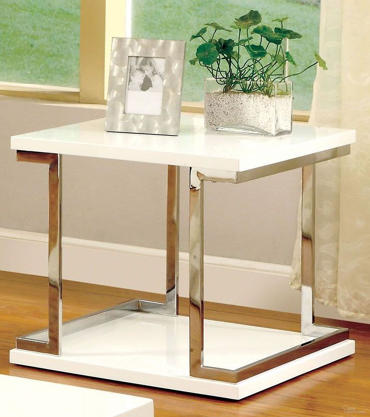 The appearance of Meda White End Table designed by Furniture of America in the modern / contemporary interior design. This white piece of furniture  was selected by 1StopBedrooms from Meda Collection to add a touch of cosiness and style into your home. Sku: CM4486E-1;CM4486E-2. Material: Metal.