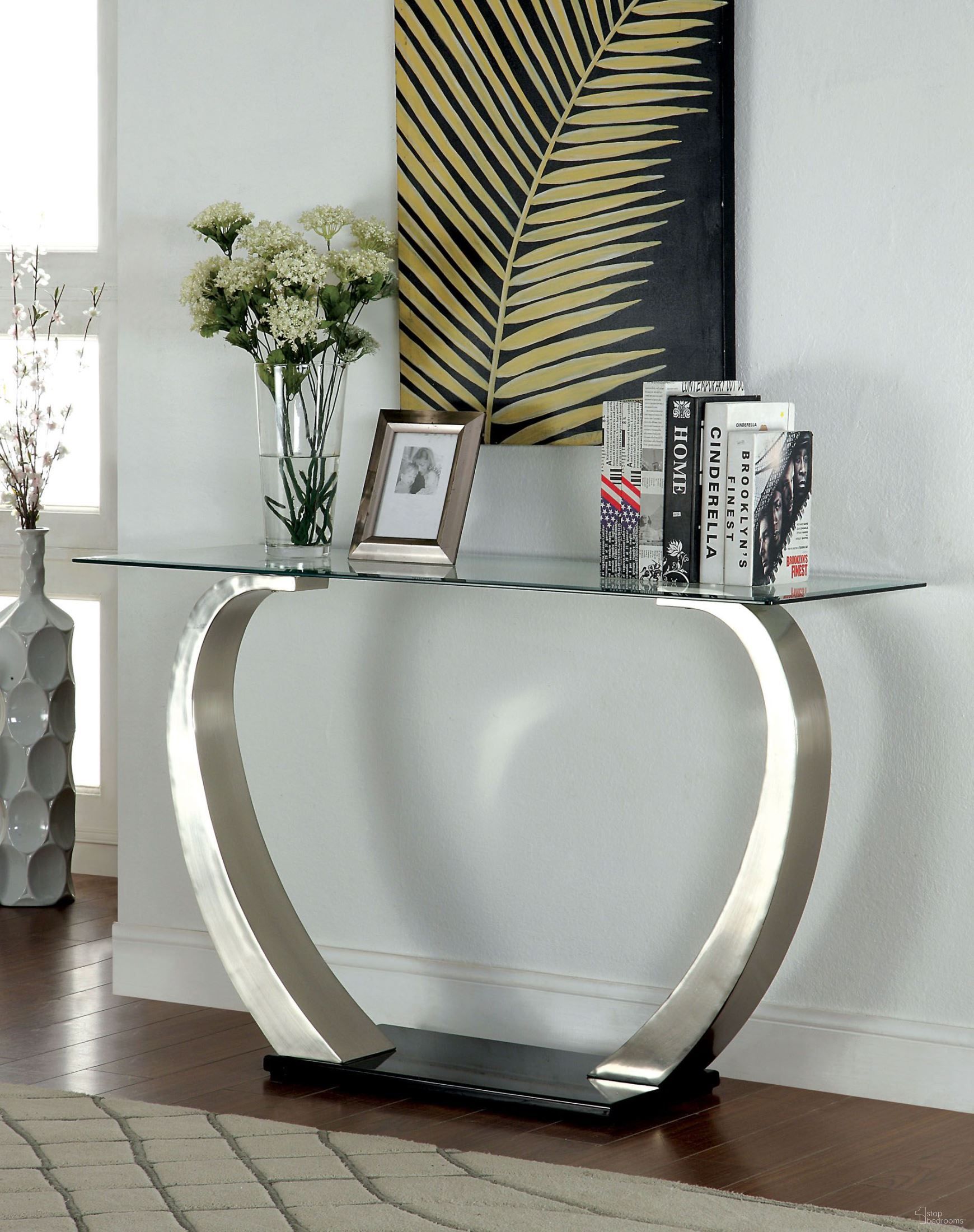 The appearance of Roxo Satin Plated Sofa Table designed by Furniture of America in the modern / contemporary interior design. This silver piece of furniture was selected by 1StopBedrooms from Roxo Collection to add a touch of cosiness and style into your home. Sku: CM4728S-1;CM4728S-2. Material: Stainless Steel.