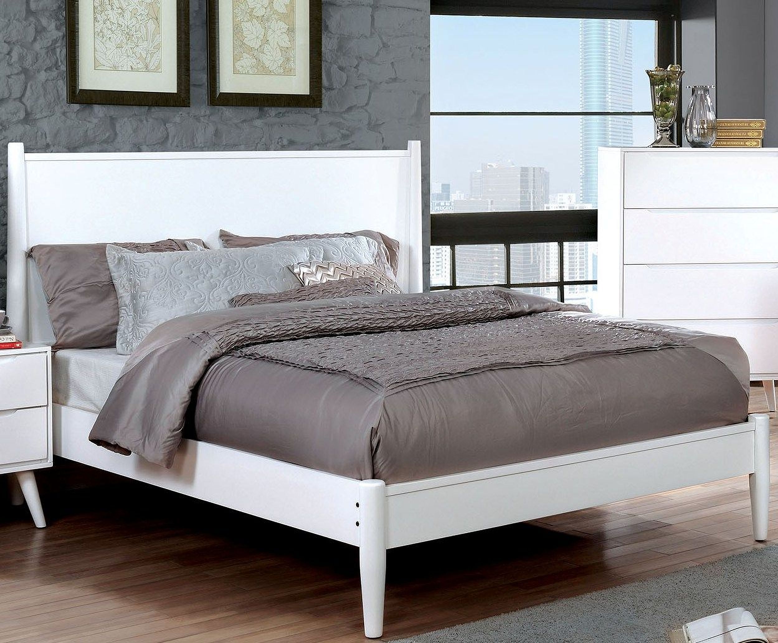 Lennart II White Queen Panel Bed