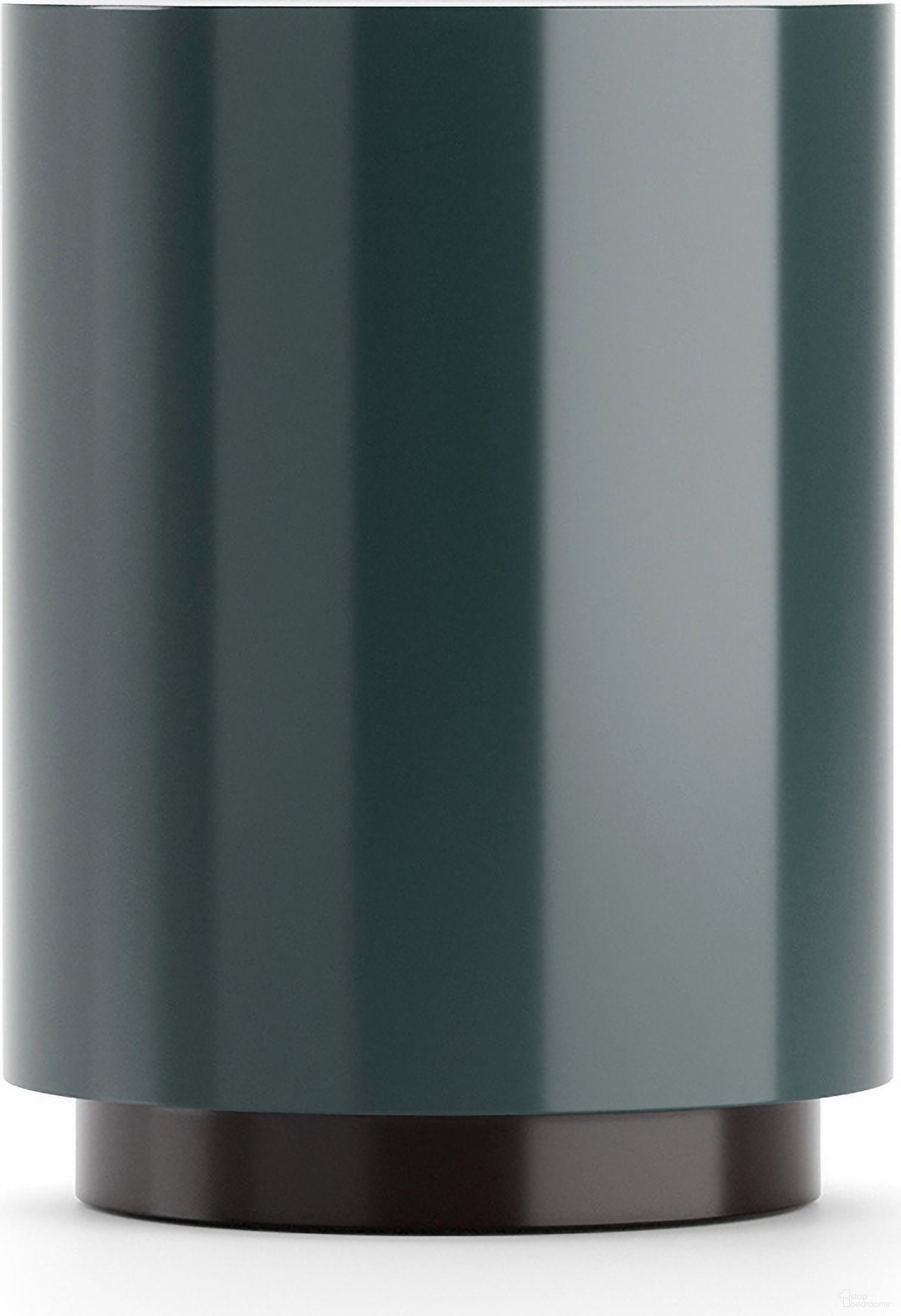 The appearance of Cocktail Couture Round End Table In Green designed by Caracole in the modern / contemporary interior design. This green piece of furniture  was selected by 1StopBedrooms from Cocktail Couture Collection to add a touch of cosiness and style into your home. Sku: CLA-425V-419. Material: Hardwood.