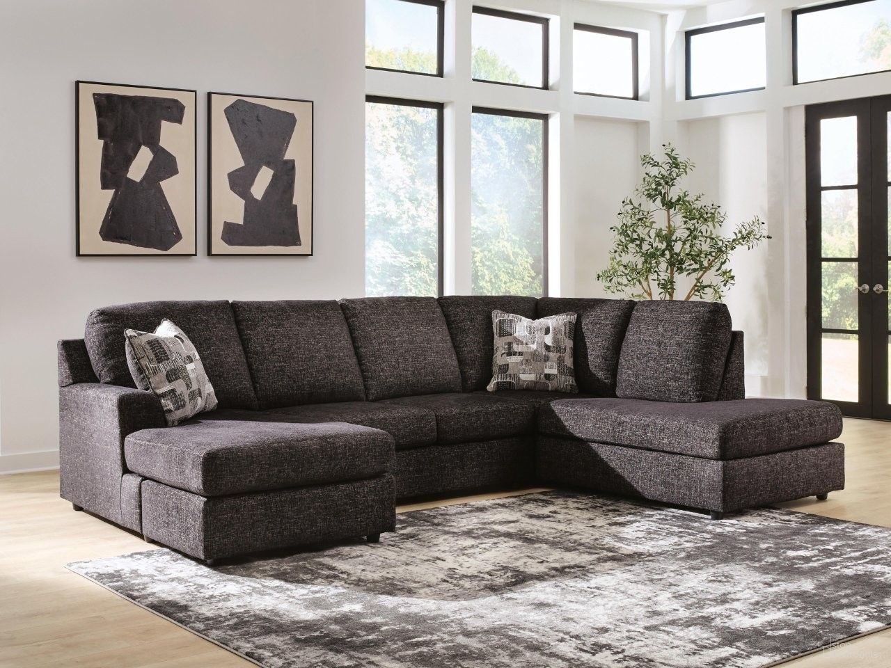 Colello 2-Piece Sectional with RAF Chaise In Onyx