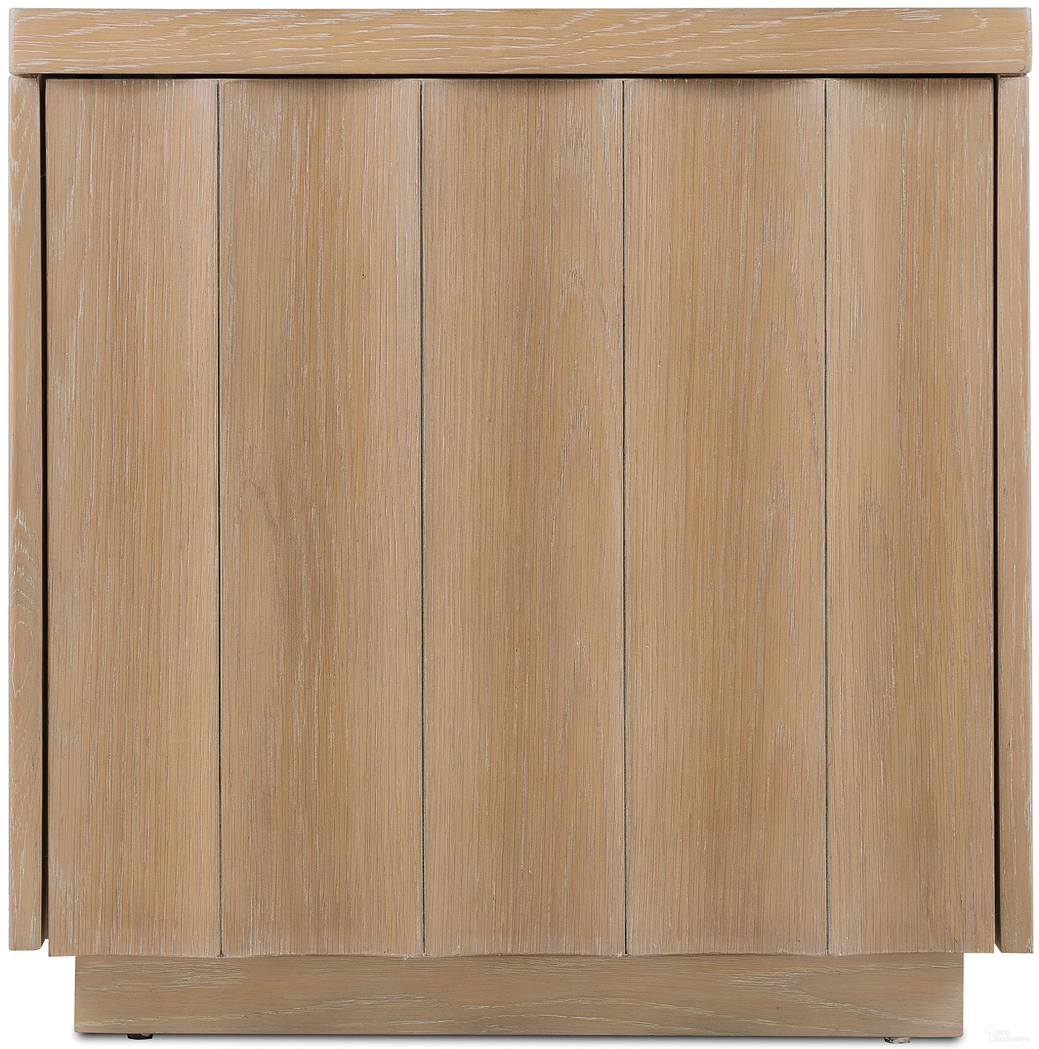 The appearance of Commerce and Market Willow End Table In Light Wood designed by Hooker in the transitional interior design. This light wood piece of furniture  was selected by 1StopBedrooms from Commerce and Market Collection to add a touch of cosiness and style into your home. Sku: 7228-80247-82. Material: Solid Oak.