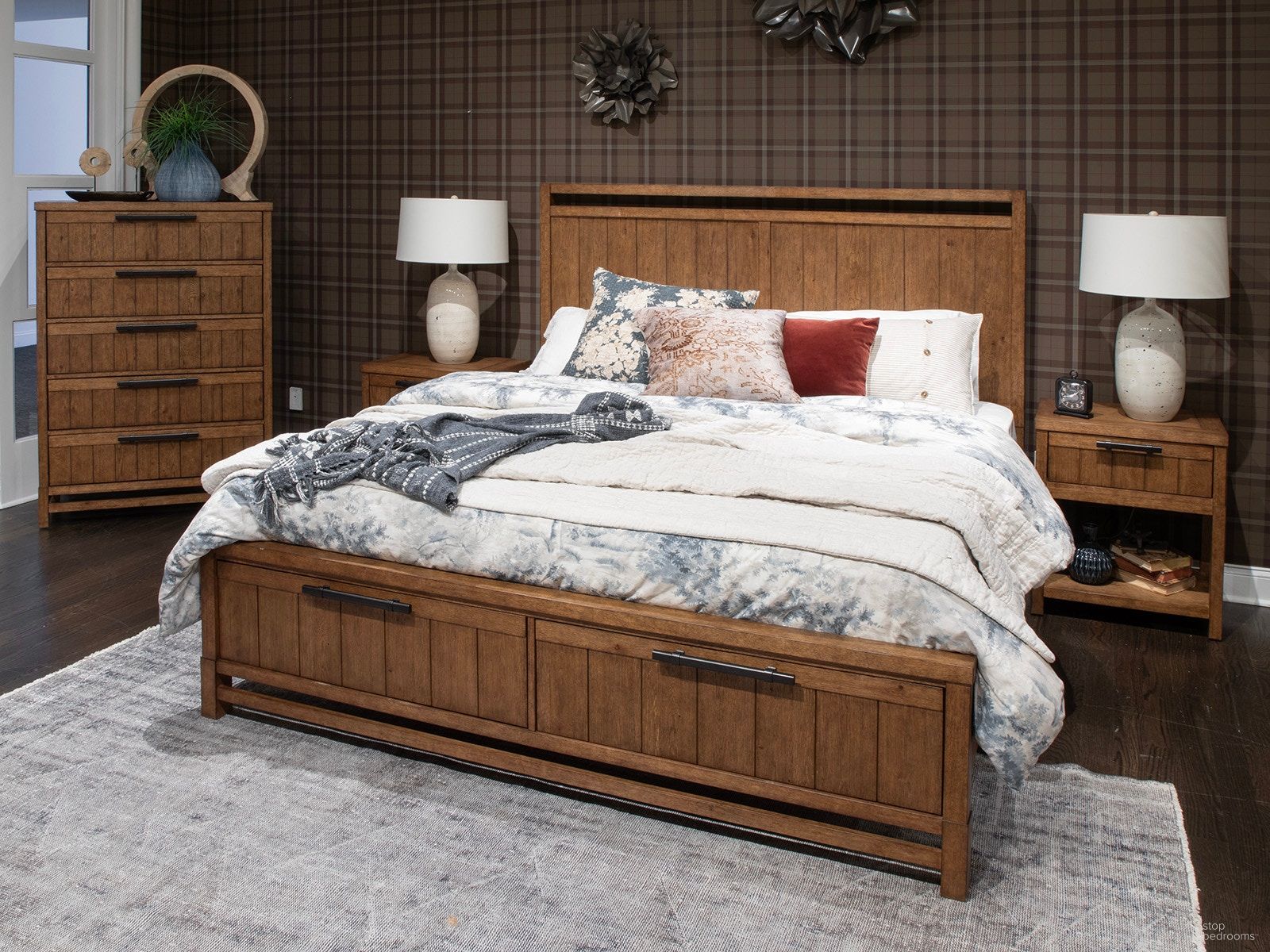 Conway Panel Storage Bedroom Set In Honey Wheat
