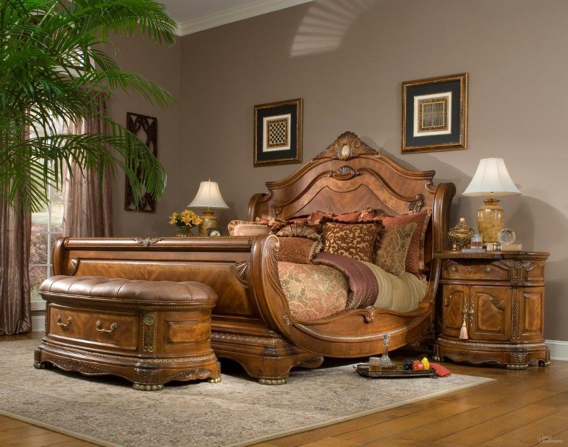 The appearance of Cortina Honey Walnut Sleigh Bedroom Set designed by Michael Amini in the transitional interior design. This brown piece of furniture was selected by 1StopBedrooms from Cortina Collection to add a touch of cosiness and style into your home. Sku: NF65011-28;NF65021-28;NF65031-28;NF65040-28. Bed Type: Sleigh Bed. Material: Wood. Bed Size: Queen.